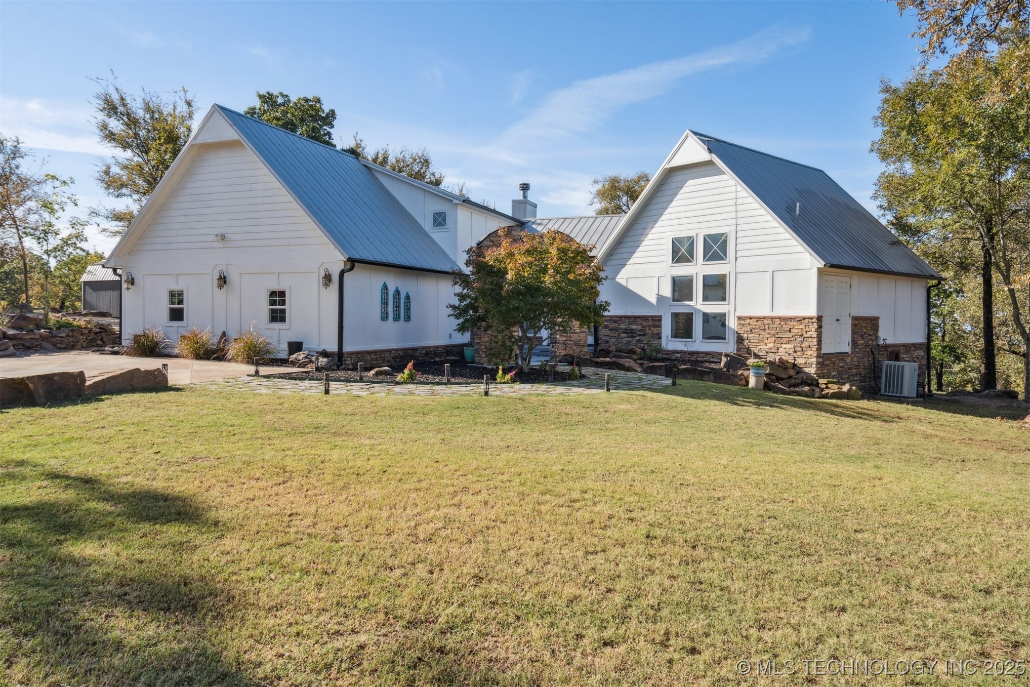 Stigler, Oklahoma, 74462, United States, 5 Bedrooms Bedrooms, ,3 BathroomsBathrooms,Residential,For Sale,2001664