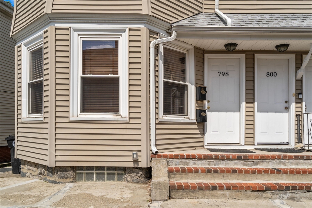 Watertown, Massachusetts, 02472, United States, 2 Bedrooms Bedrooms, ,1 BathroomBathrooms,Residential,For Sale,1940612