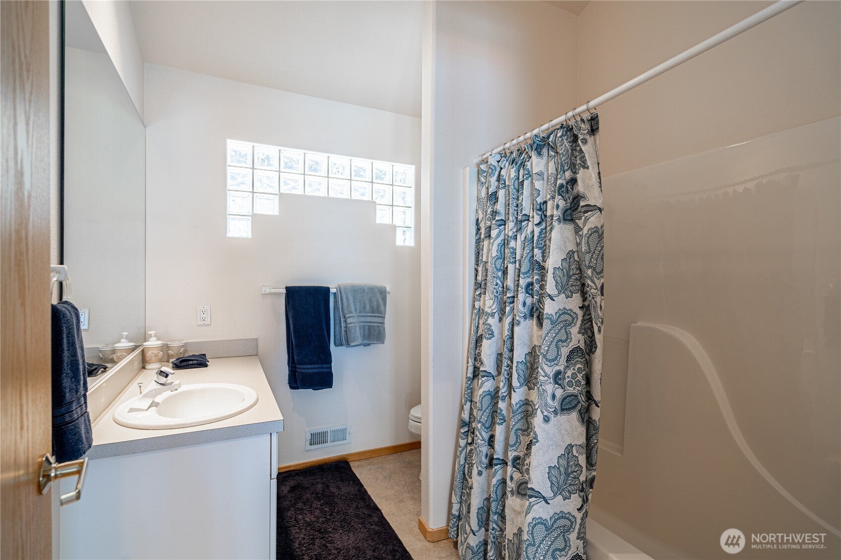 Chelan, Washington, 98816, United States, 3 Bedrooms Bedrooms, ,3 BathroomsBathrooms,Residential,For Sale,1827757