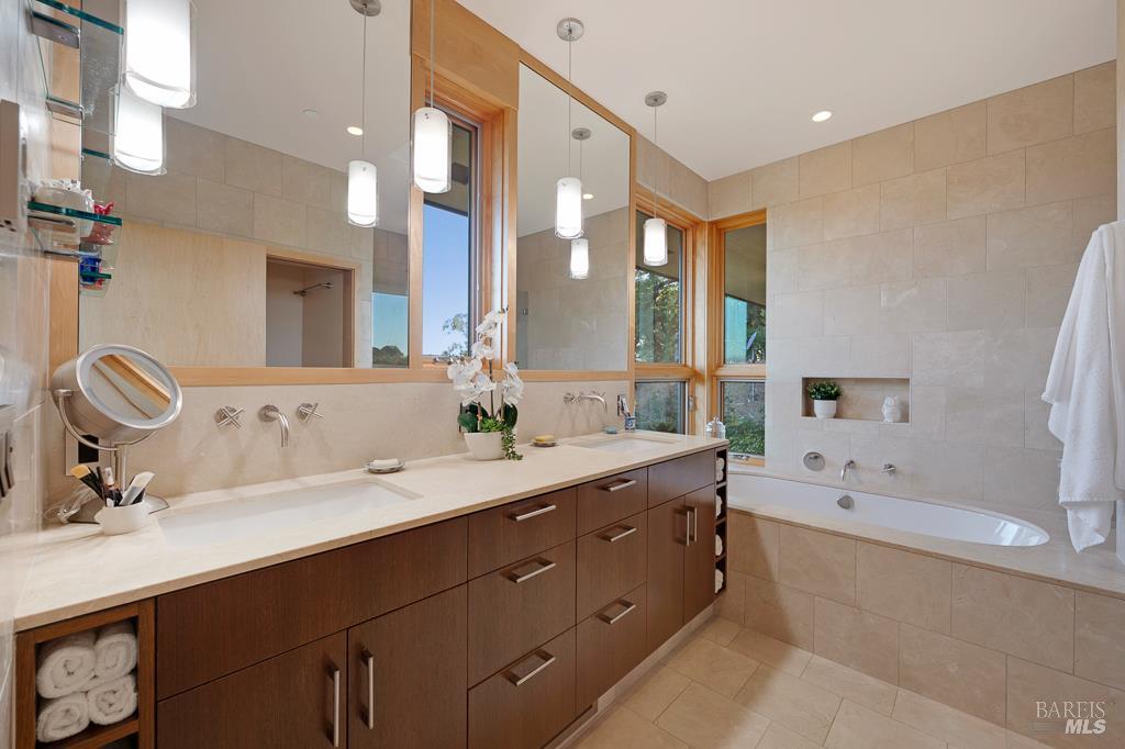 Healdsburg, California, 95448, United States, 3 Bedrooms Bedrooms, ,4 BathroomsBathrooms,Residential,For Sale,1866142