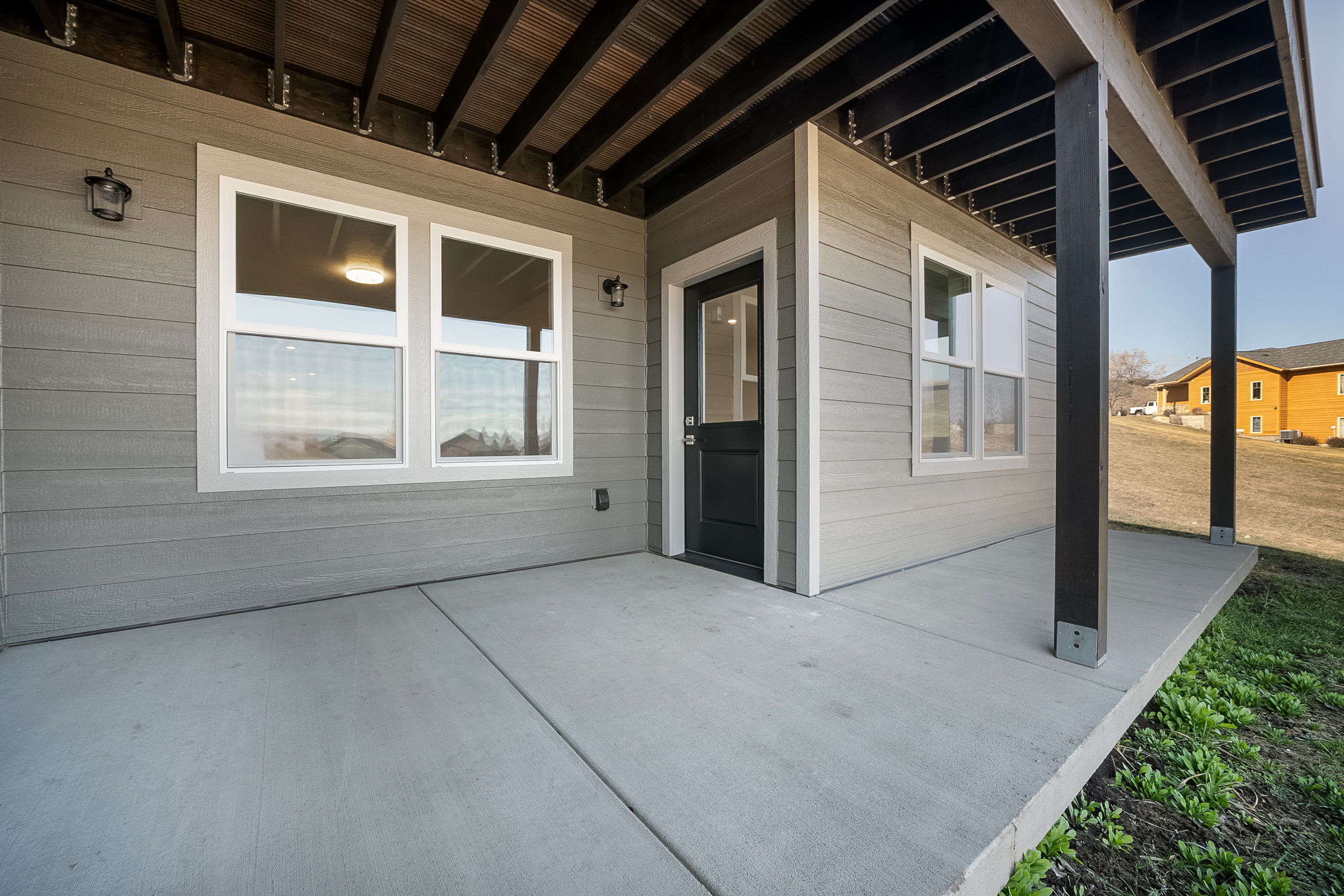 Polson, Montana, 59860, United States, 3 Bedrooms Bedrooms, ,2 BathroomsBathrooms,Residential,For Sale,1882171