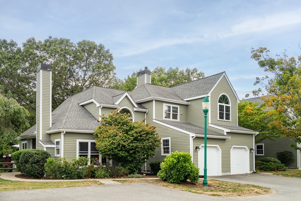 Waltham, Massachusetts, 02452, United States, 4 Bedrooms Bedrooms, ,4 BathroomsBathrooms,Residential,For Sale,1934478