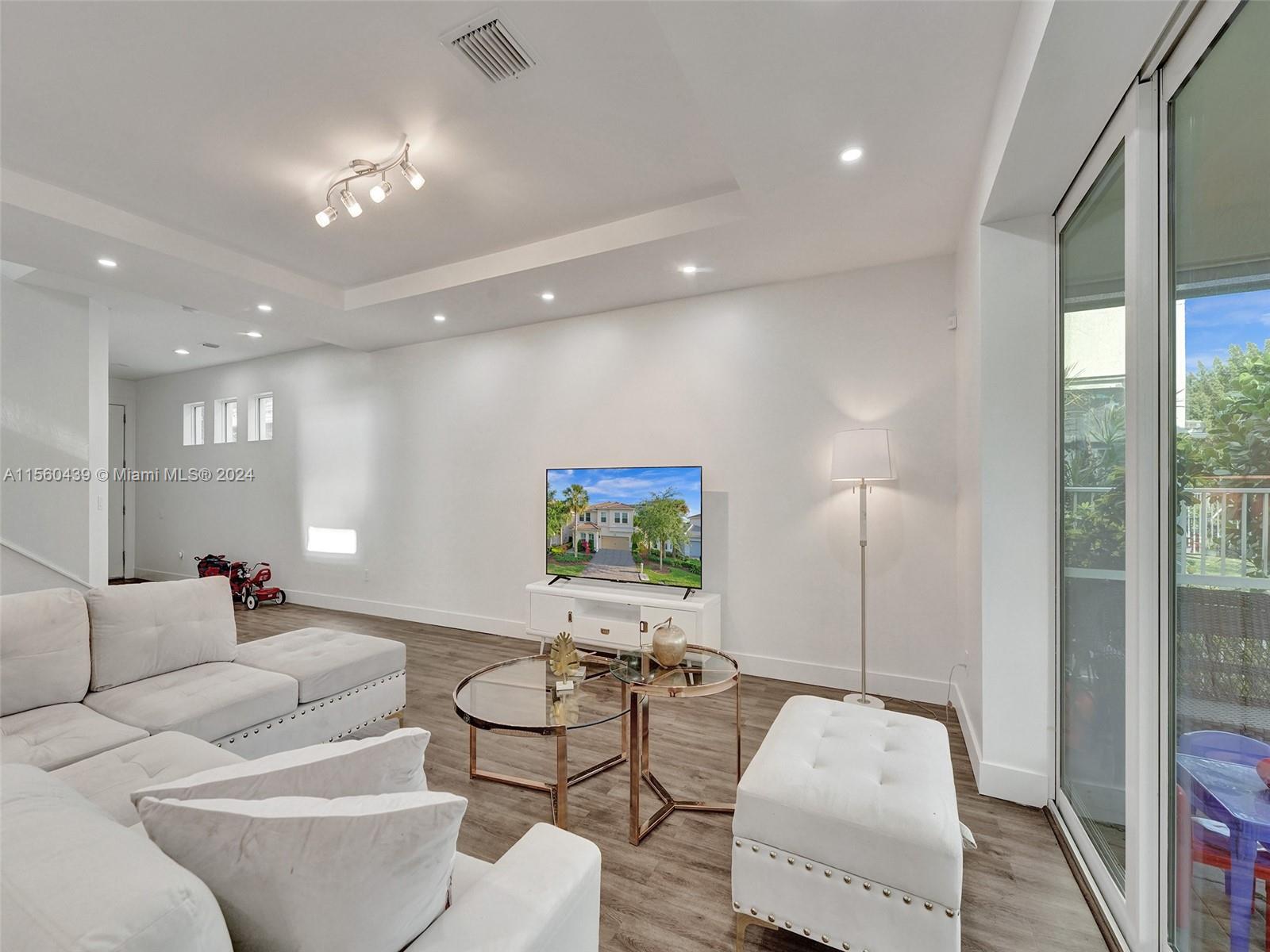 4334 Large Leaf Ln, Hollywood, Florida, 33021, United States, 6 Bedrooms Bedrooms, ,4 BathroomsBathrooms,Residential,For Sale,4334 Large Leaf Ln,1500872