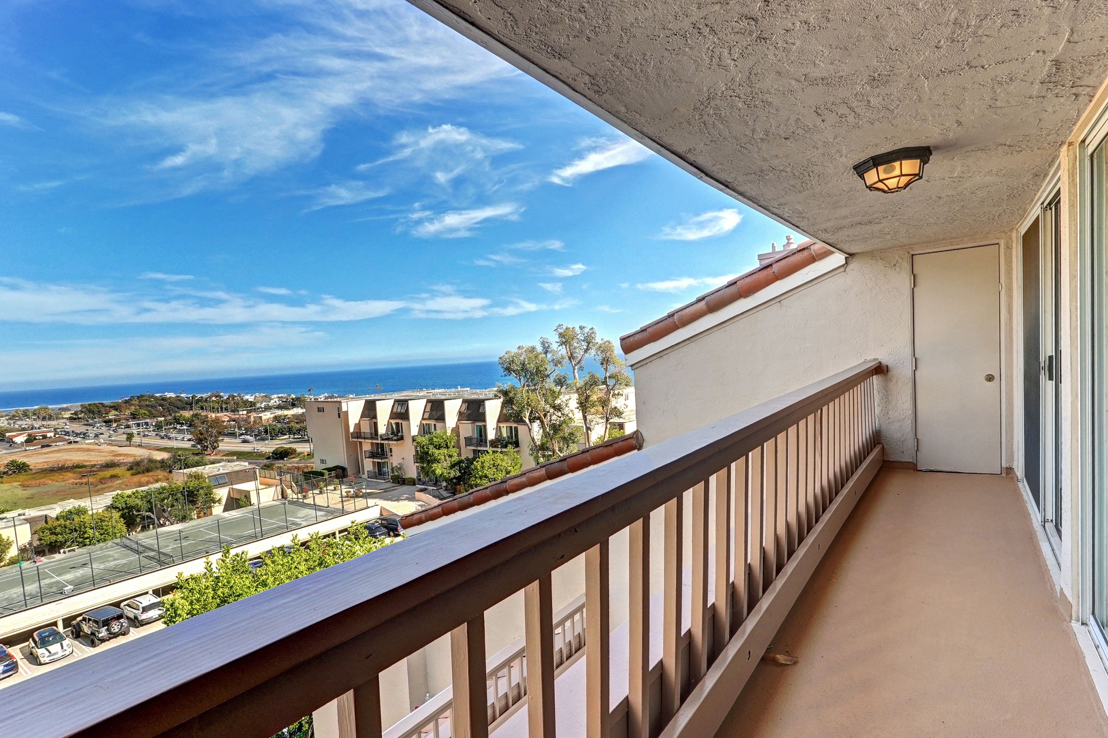  23904 De Ville Way, D - 物件實景