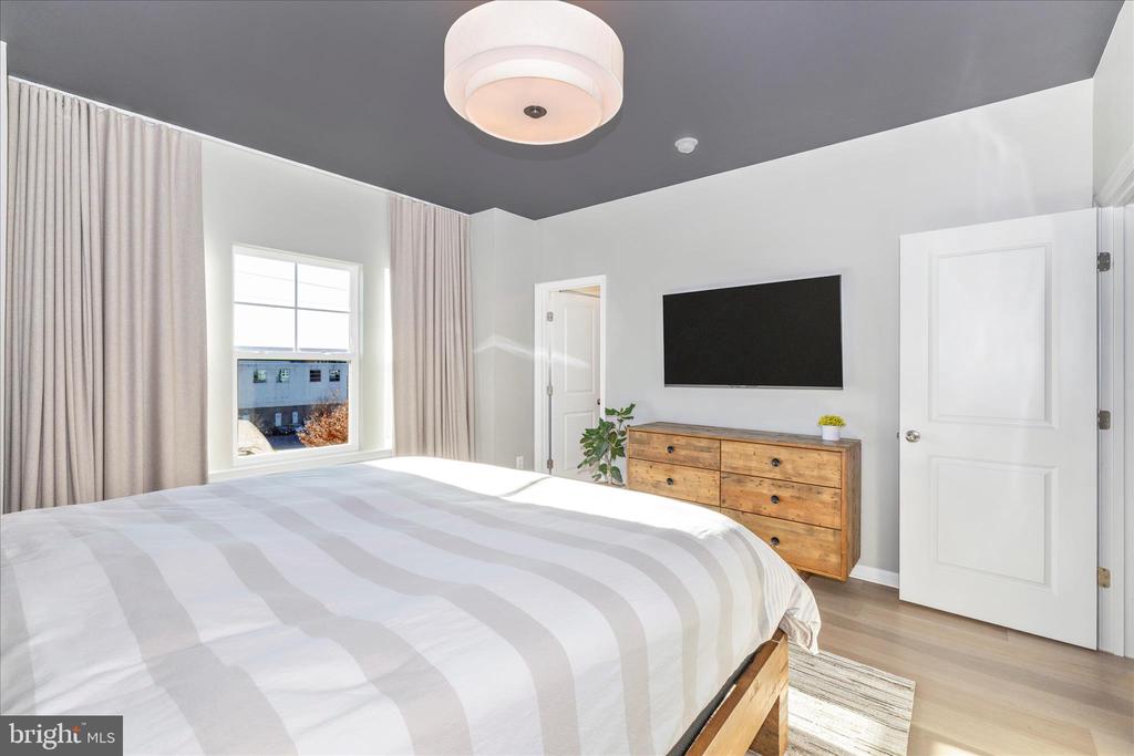 Frederick, Maryland, 21701, United States, 4 Bedrooms Bedrooms, ,4 BathroomsBathrooms,Residential,For Sale,2005194