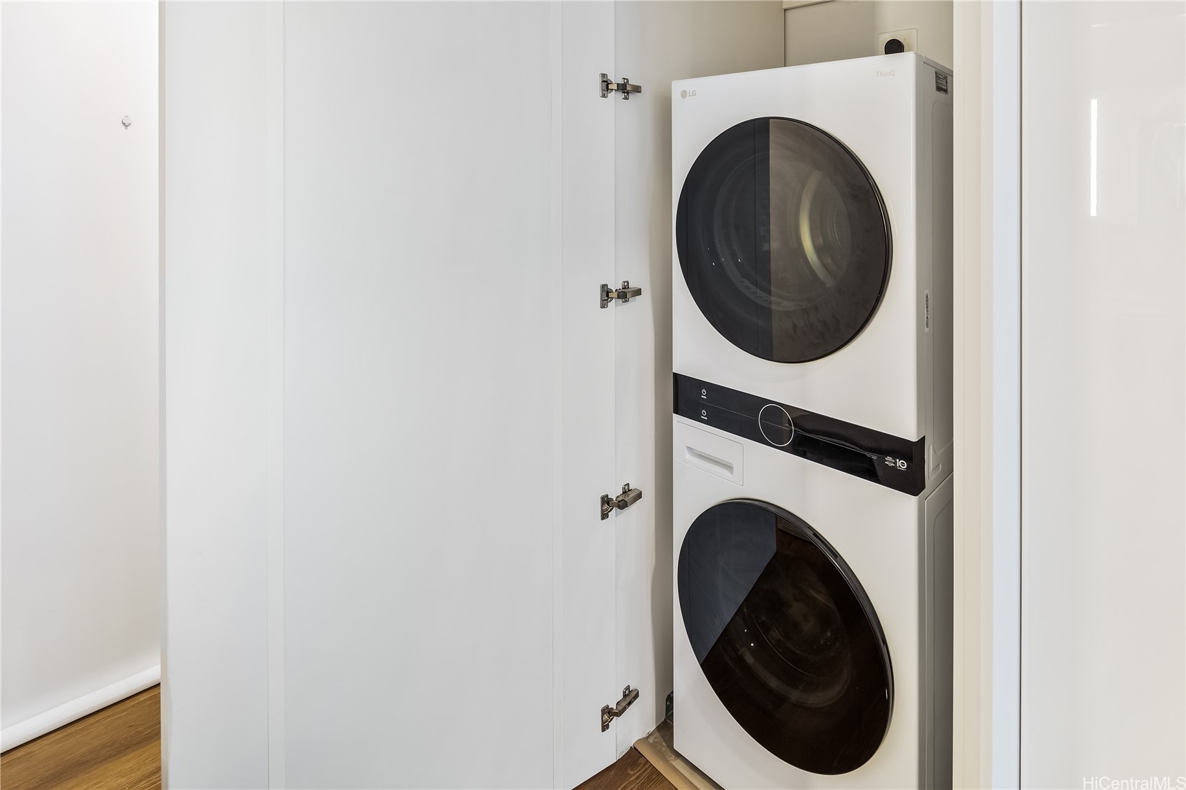 Honolulu, Hawaii, 96814, United States, ,1 BathroomBathrooms,Residential,For Sale,2003131