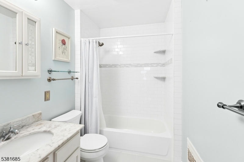 Cranford Twp., New Jersey, 07016, United States, 3 Bedrooms Bedrooms, ,2 BathroomsBathrooms,Residential,For Sale,1938829