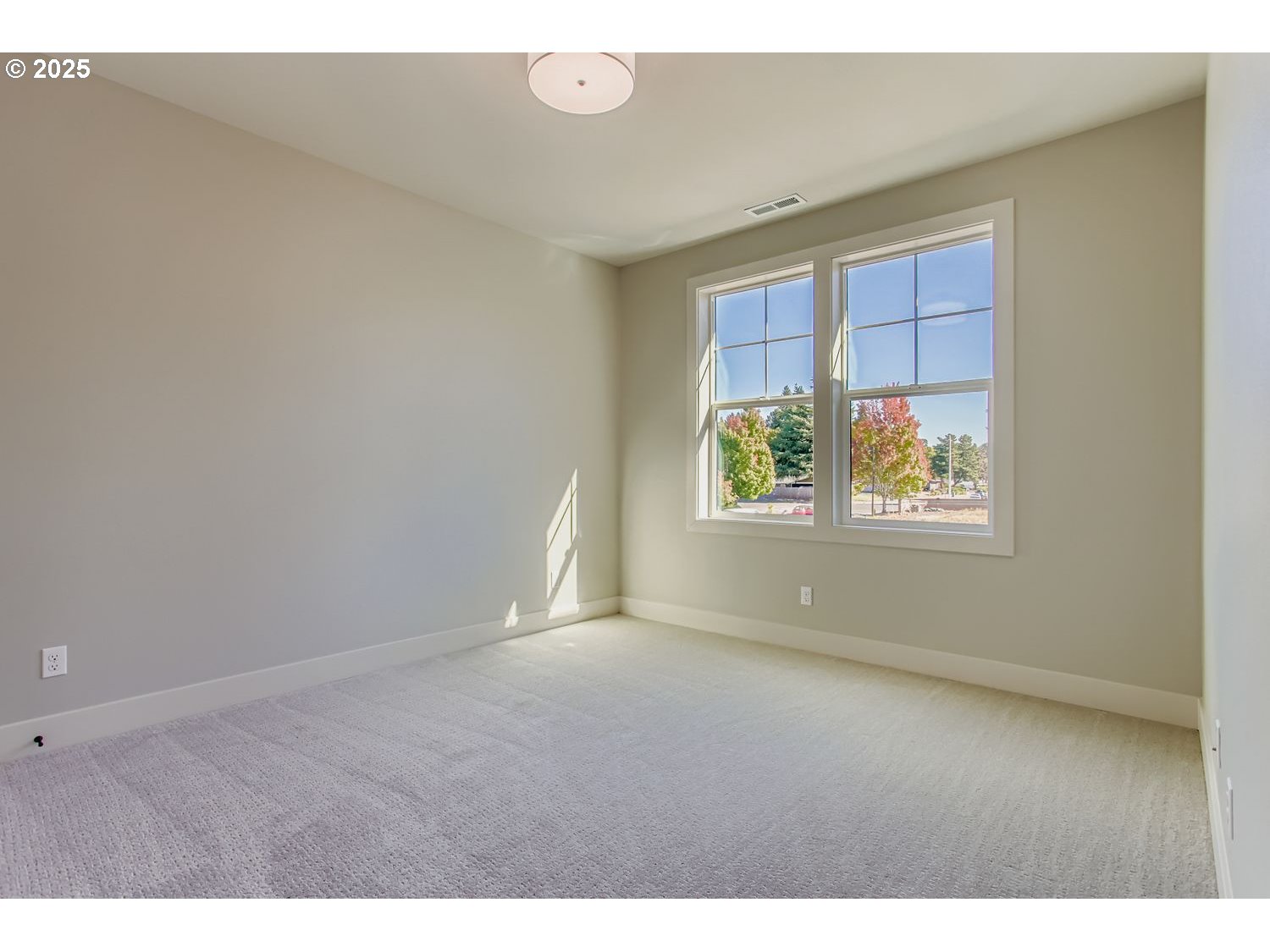 Portland, Oregon, 97229, United States, 5 Bedrooms Bedrooms, ,4 BathroomsBathrooms,Residential,For Sale,1982334