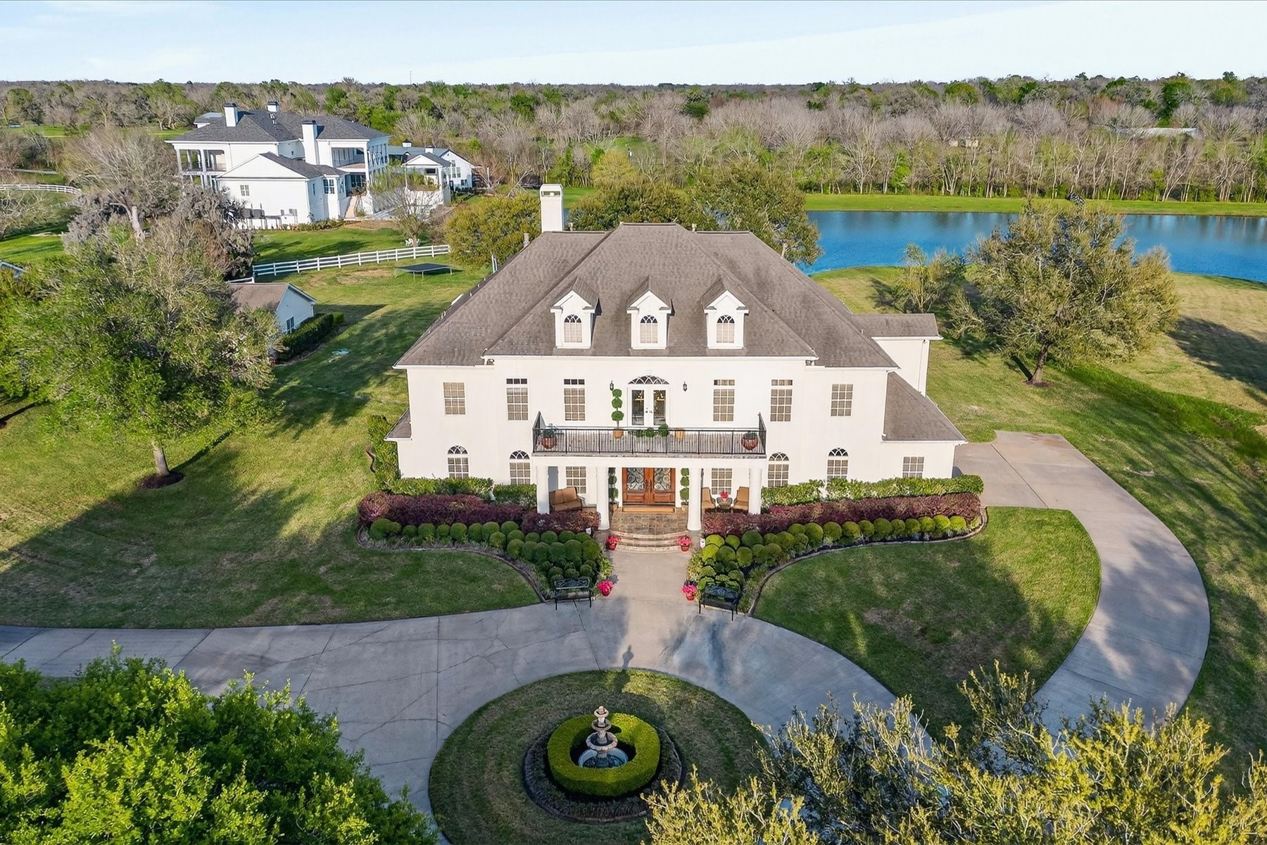  3622 River Forest Drive - 物件實景