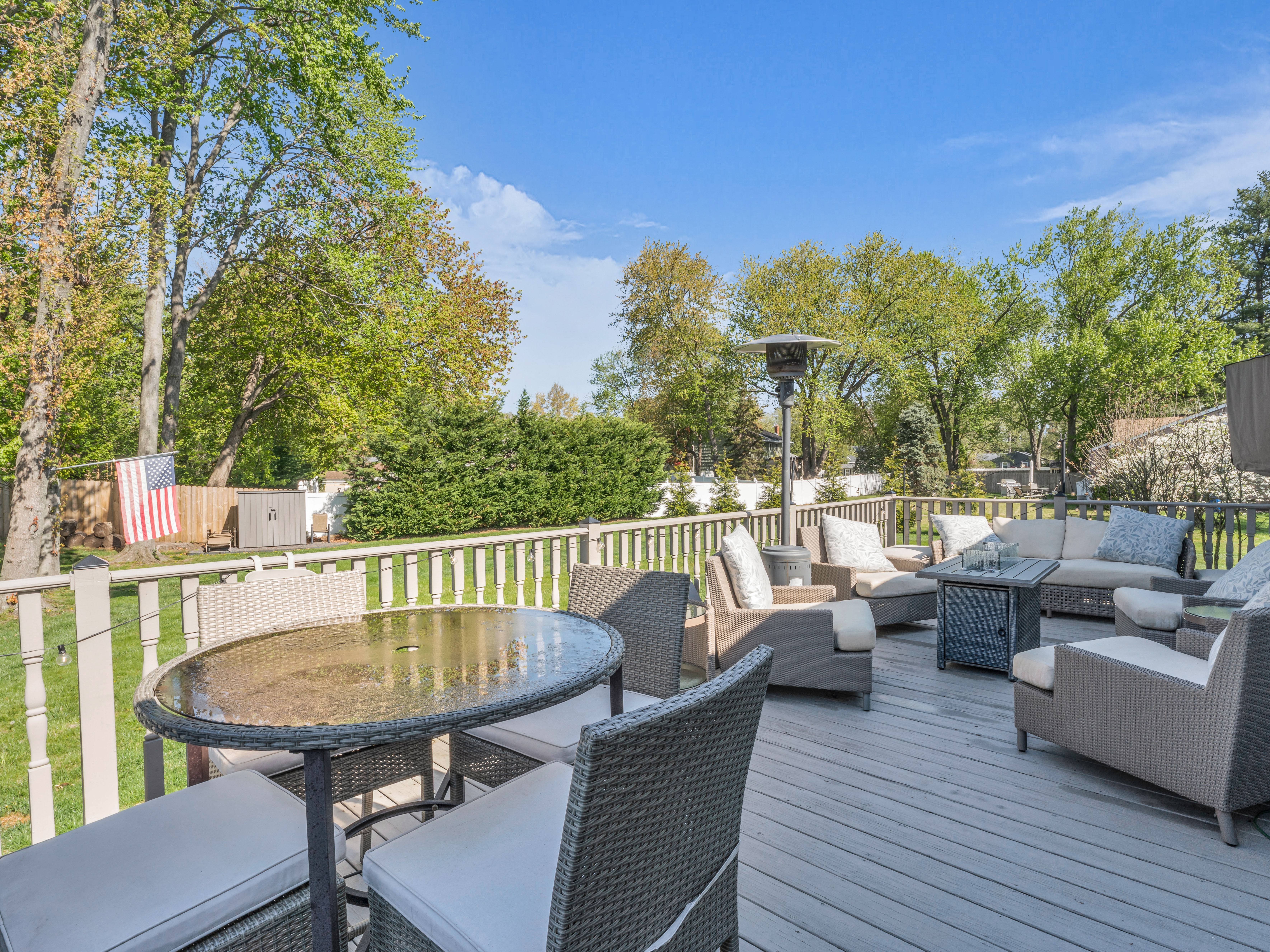  Welcome to this meticulously maintained charming 3-bedroom, 2-bathroom ranch, - 物件實景