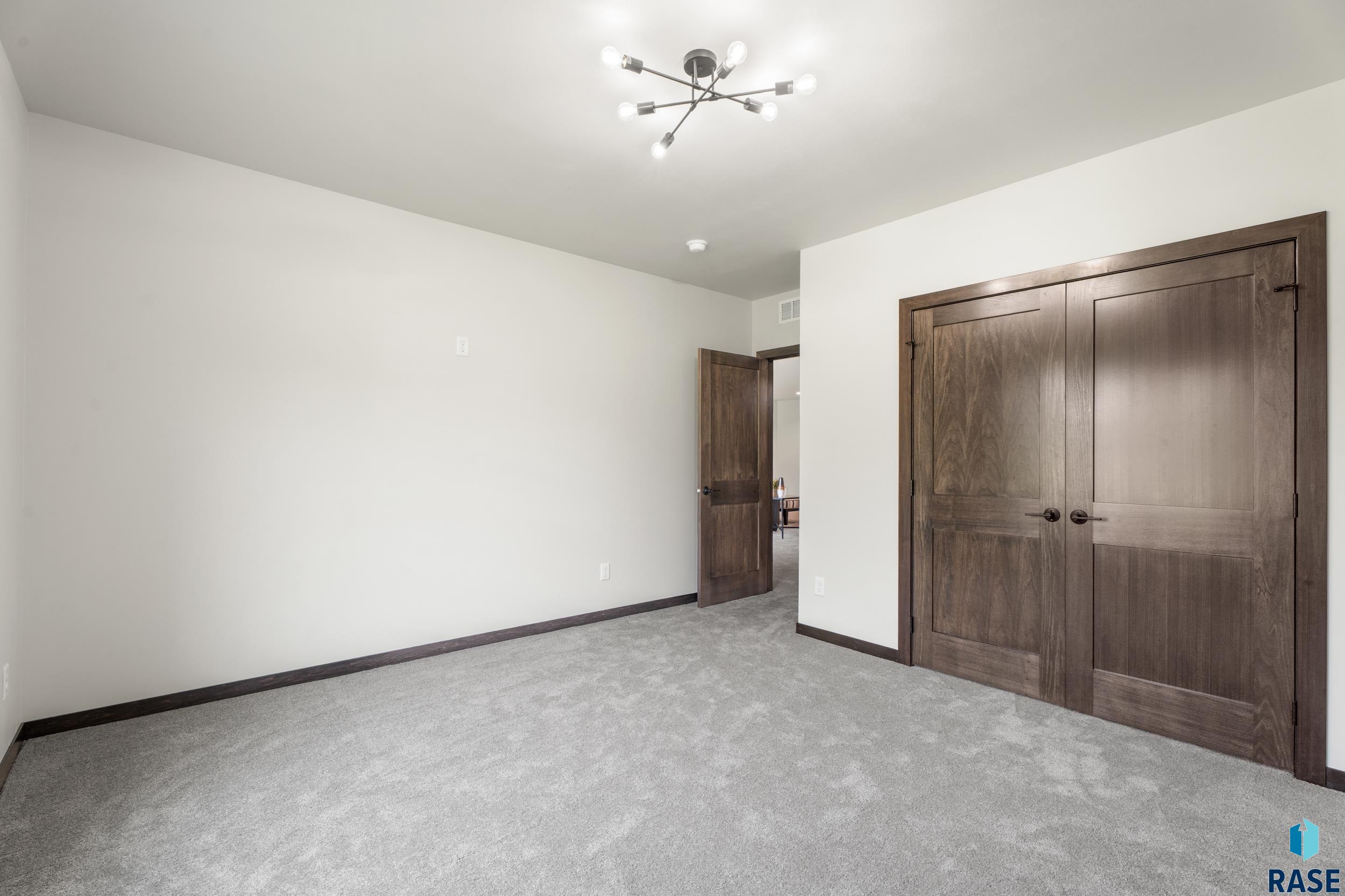 Sioux Falls, South Dakota, 57110, United States, 4 Bedrooms Bedrooms, ,2 BathroomsBathrooms,Residential,For Sale,1982454