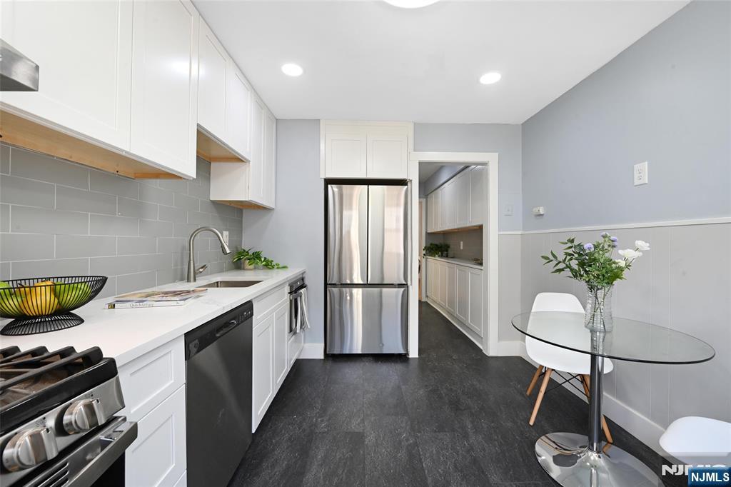 Jersey City, New Jersey, 07306, United States, 9 Bedrooms Bedrooms, ,6 BathroomsBathrooms,Residential,For Sale,1926264
