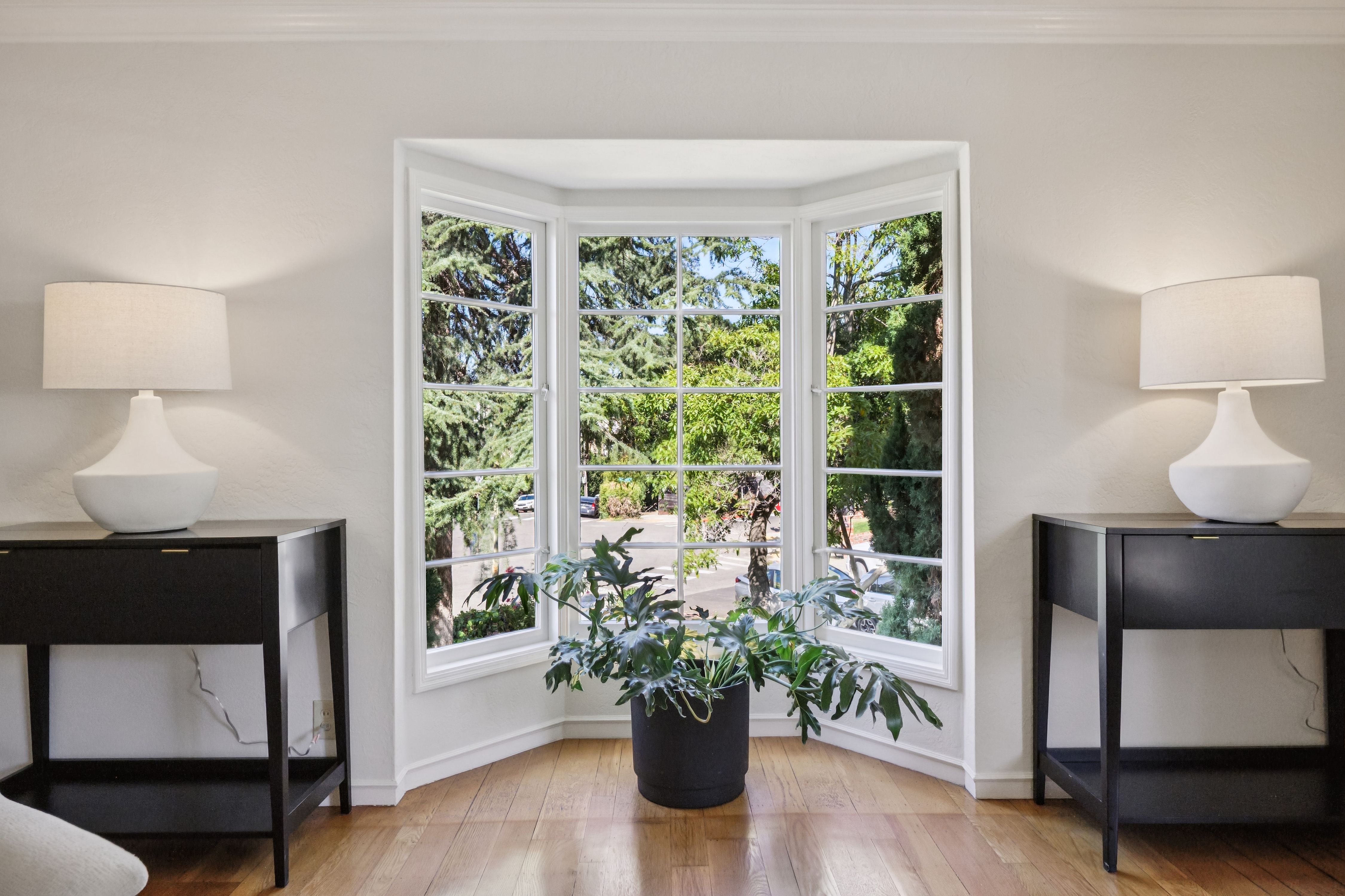  Spacious Corner-Lot Residence Offering Flexible Living Near Lake Merritt - 物件實景