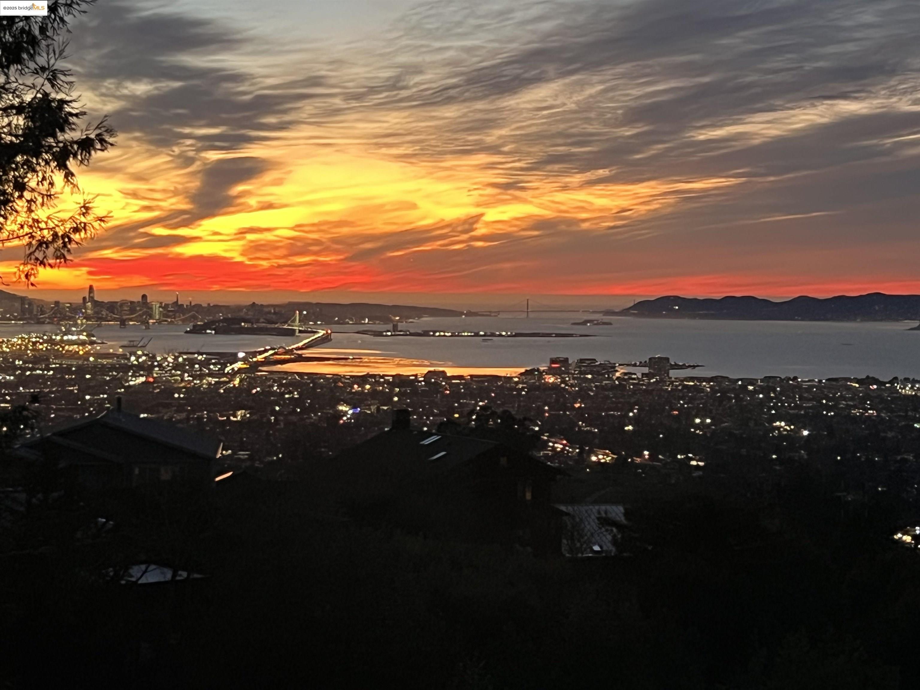 Oakland, California, 94611, United States, 2 Bedrooms Bedrooms, ,1 BathroomBathrooms,Residential,For Sale,1803995