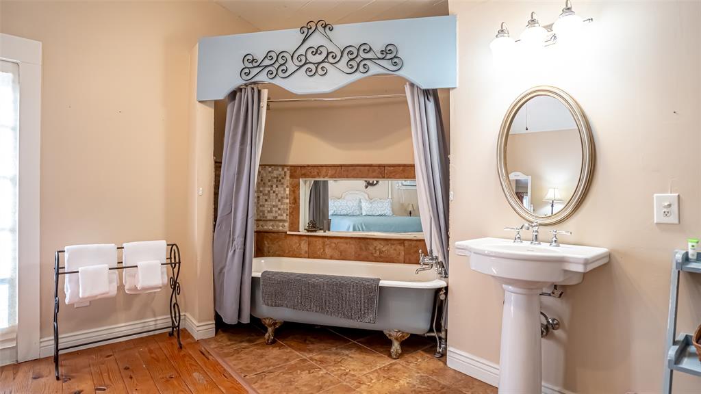 Granbury, Texas, 76048, United States, 8 Bedrooms Bedrooms, ,8 BathroomsBathrooms,Residential,For Sale,2009075