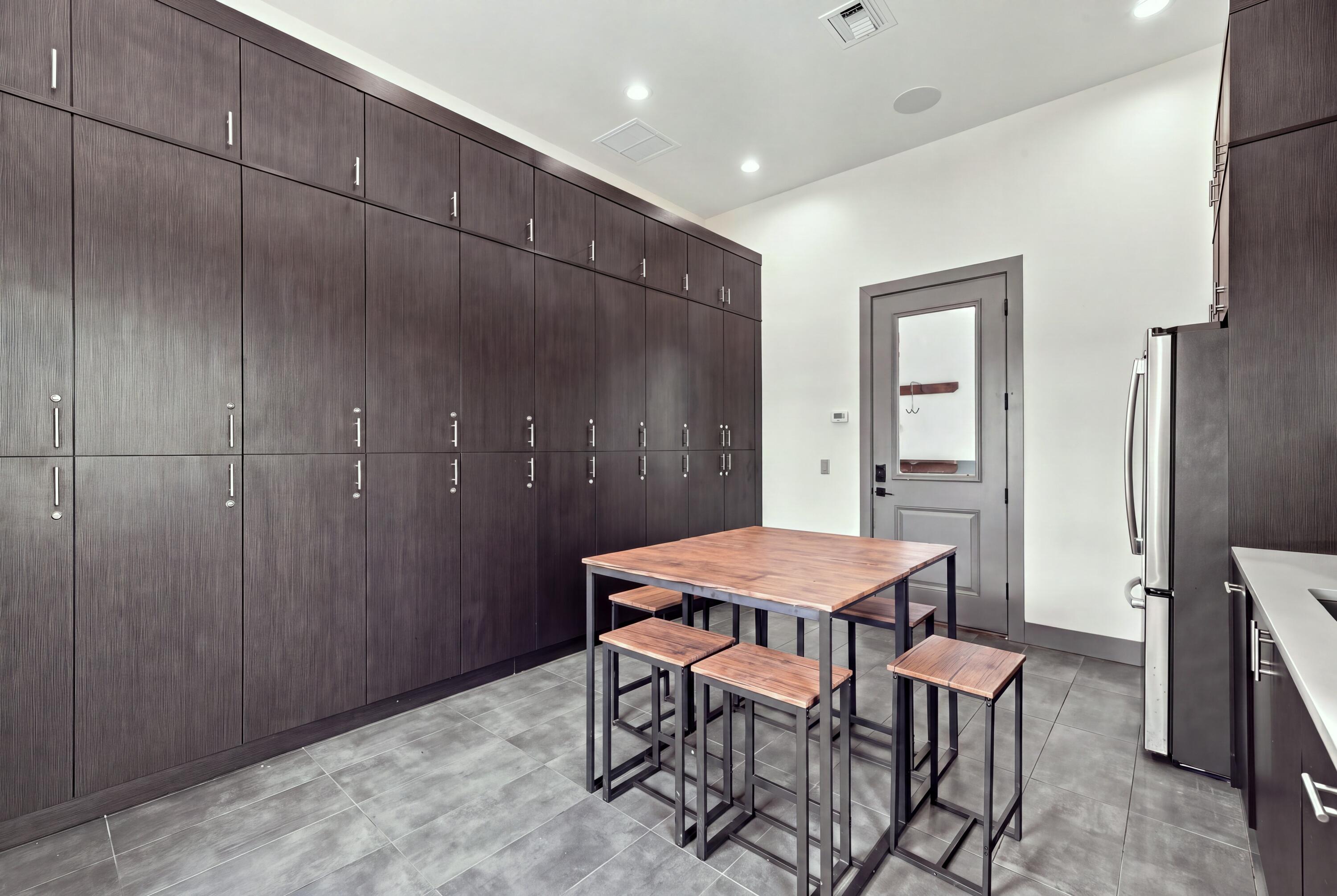  13155 Southfields Road - 物件實景
