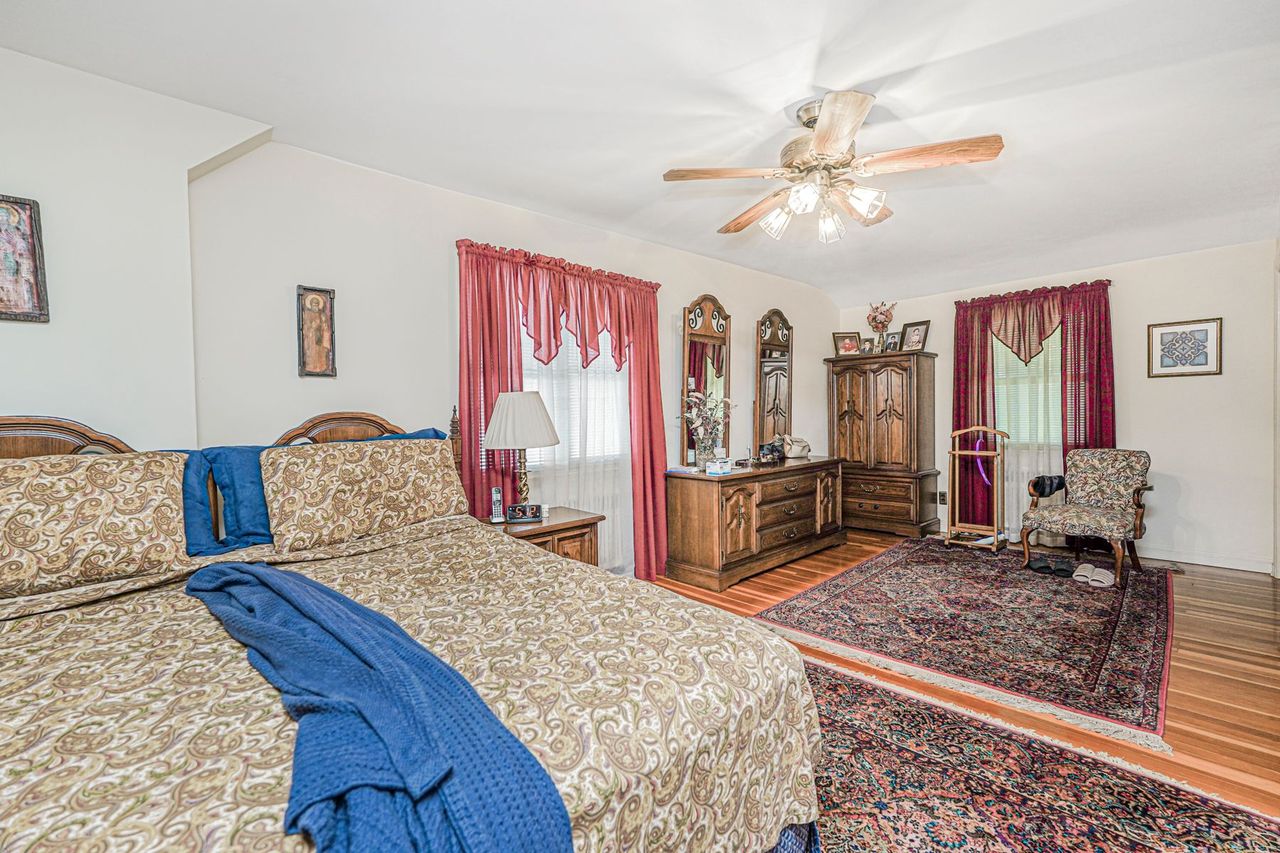 Staten Island, New York, 10302, United States, 5 Bedrooms Bedrooms, ,2 BathroomsBathrooms,Residential,For Sale,1914659