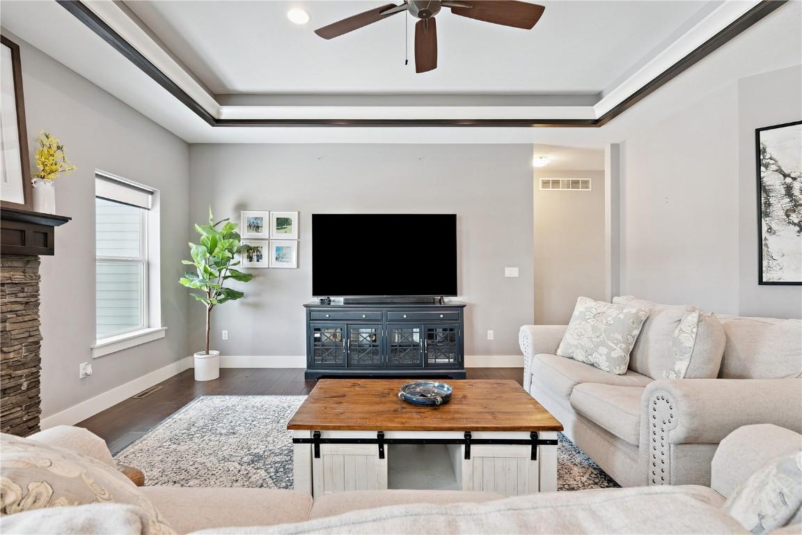 Robins, Iowa, 52328, United States, 4 Bedrooms Bedrooms, ,3 BathroomsBathrooms,Residential,For Sale,2006162