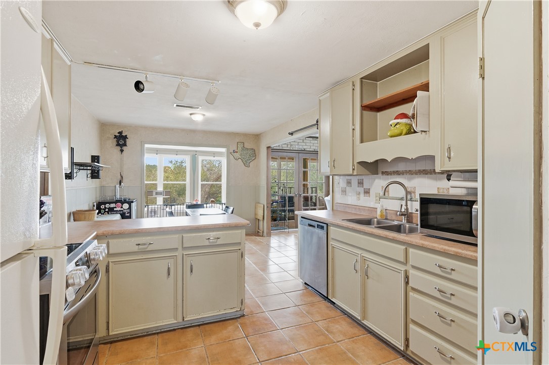 New Braunfels, Texas, 78130, United States, 3 Bedrooms Bedrooms, ,2 BathroomsBathrooms,Residential,For Sale,2049133