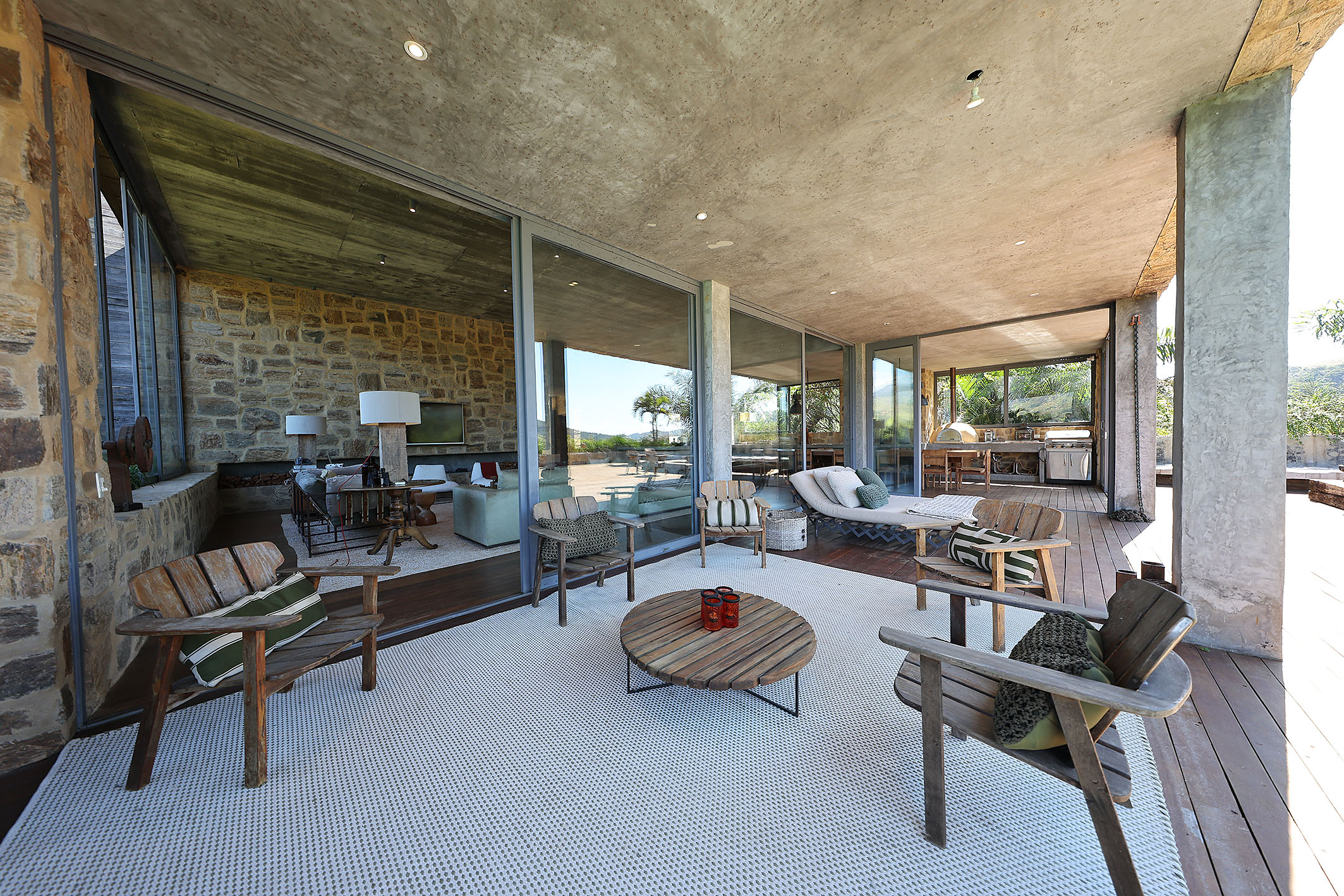  Contemporary estate immersed in nature with panoramic lake views - 物件實景