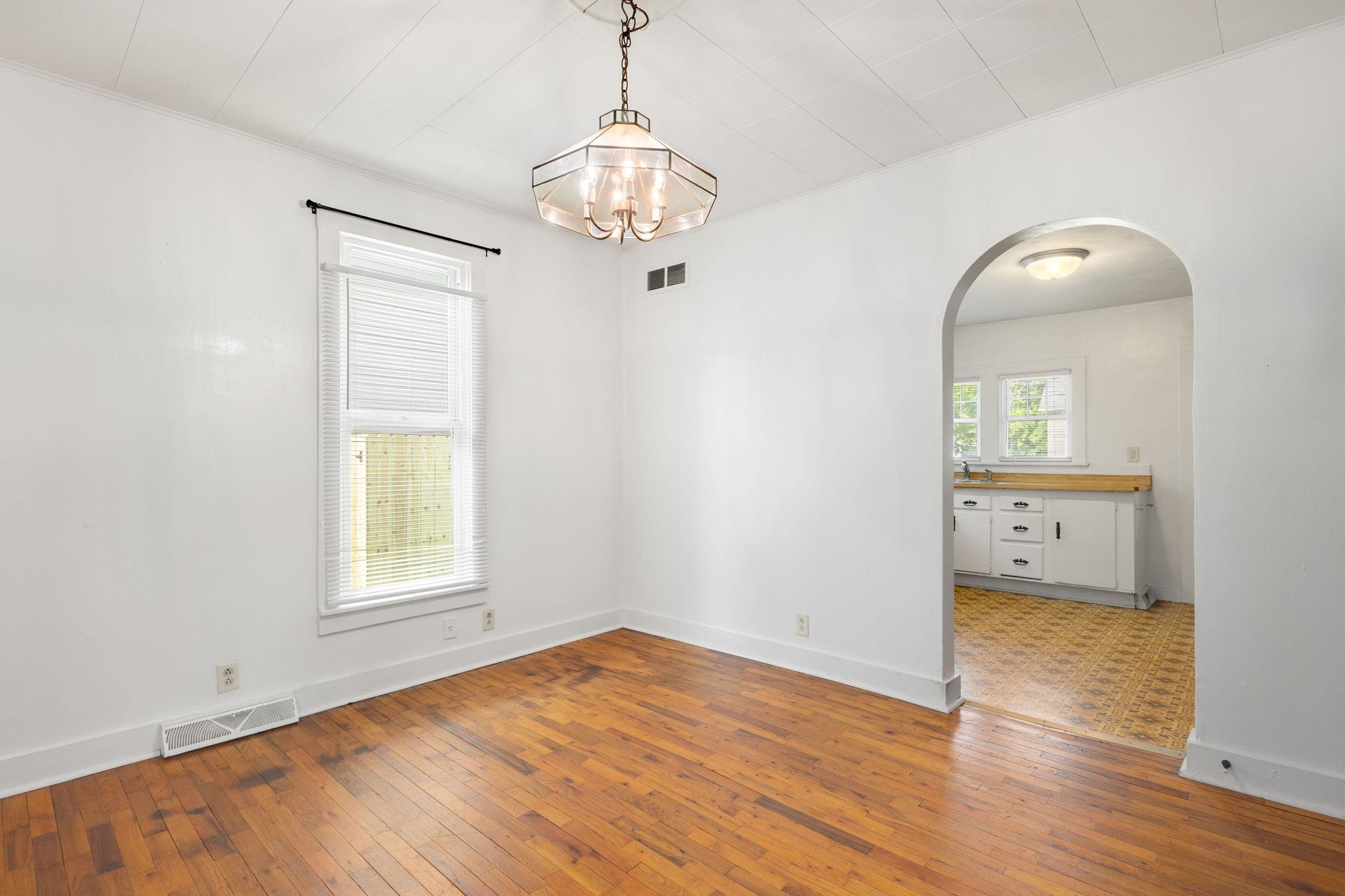 7th St, Goshen, IN 46528 #1