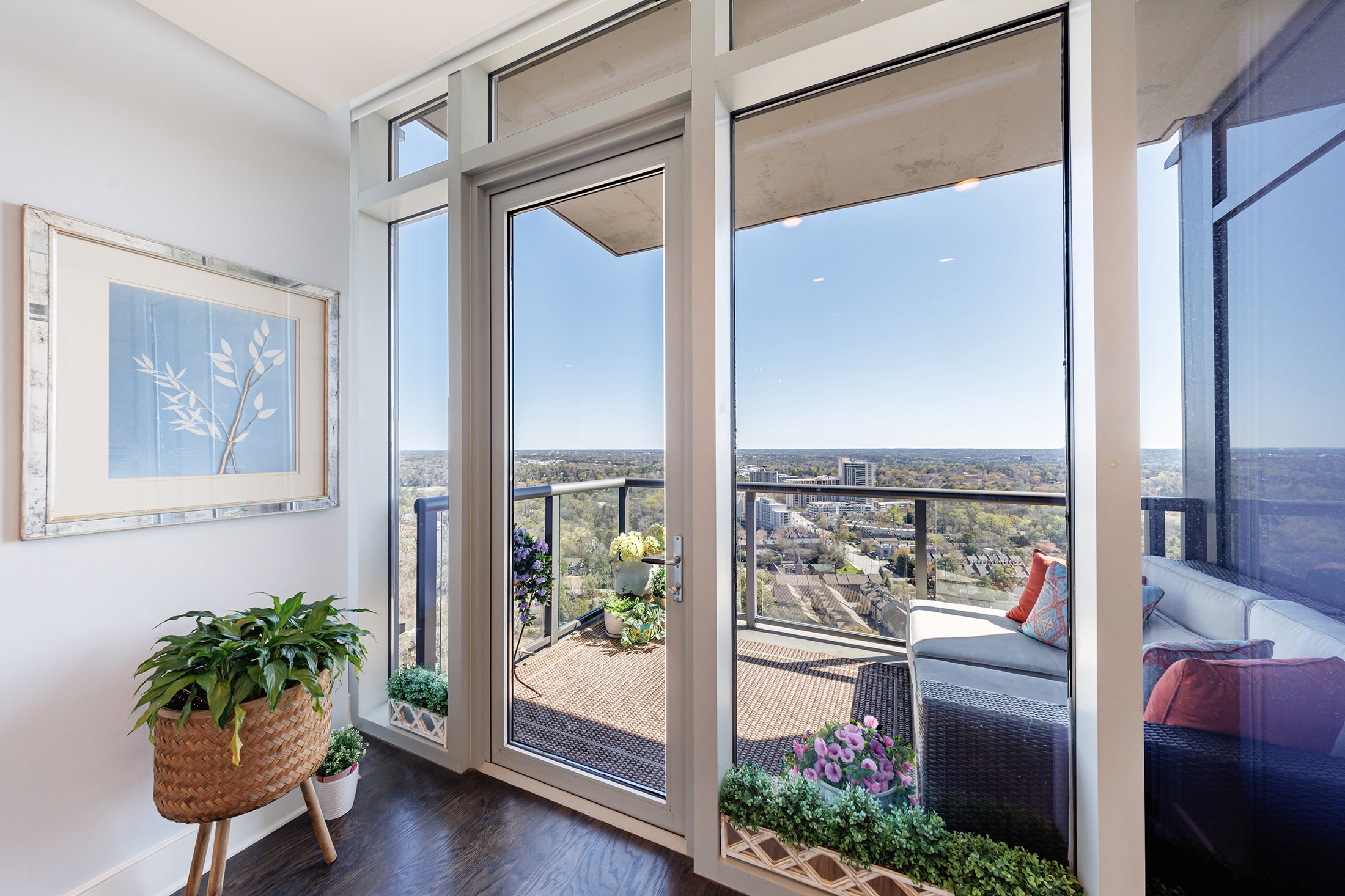  Exceptional One Bedroom Corner Residence with Sweeping Skyline Views - 物件實景