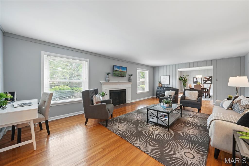 St Louis, Missouri, 63117, United States, 3 Bedrooms Bedrooms, ,2 BathroomsBathrooms,Residential,For Sale,1840220