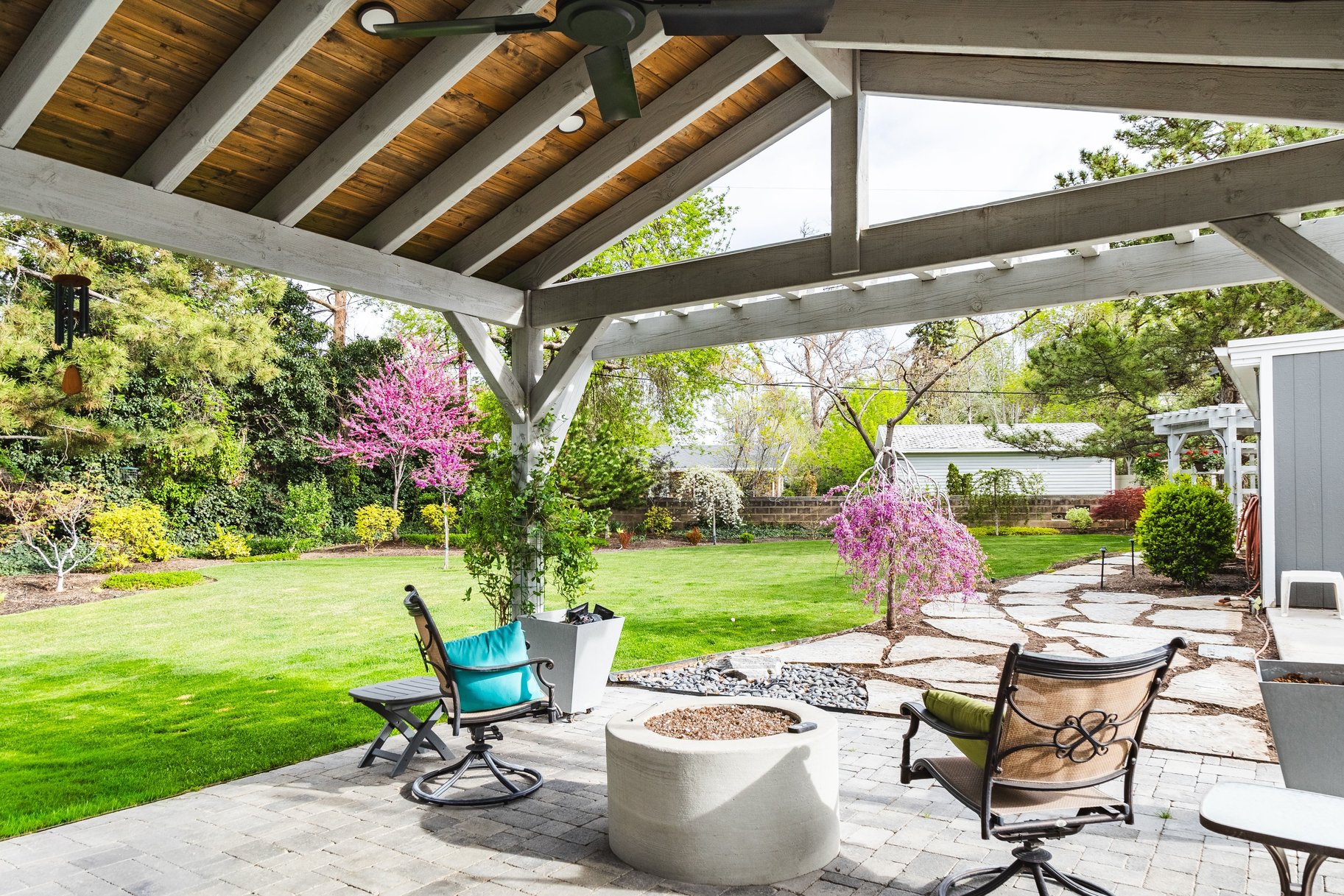  Tastefully Updated Holladay Rambler on .60 acre Manicured Lot - 物件實景