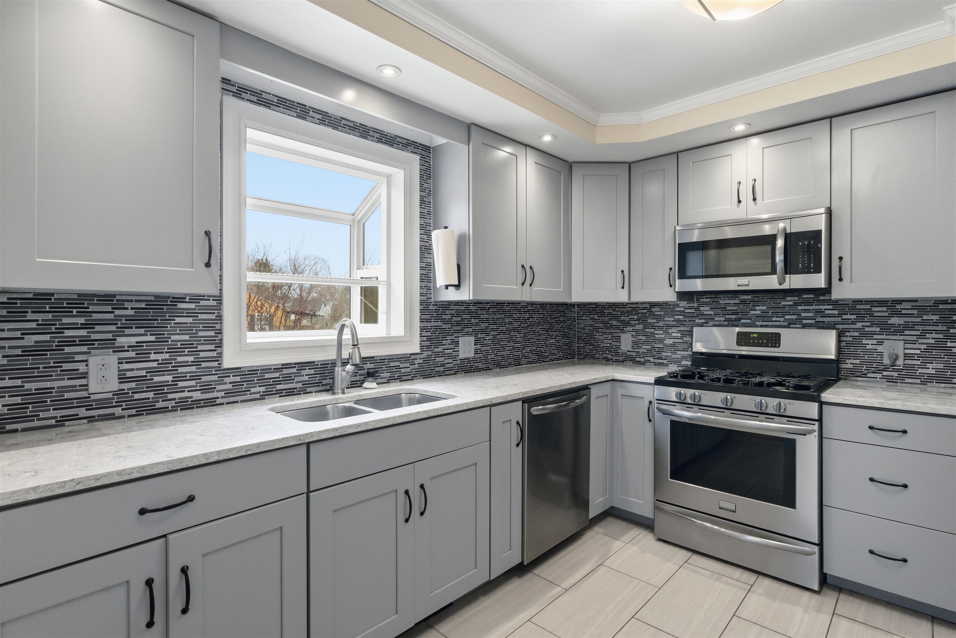 Laconia, New Hampshire, 03246, United States, 3 Bedrooms Bedrooms, ,Residential,For Sale,1991727