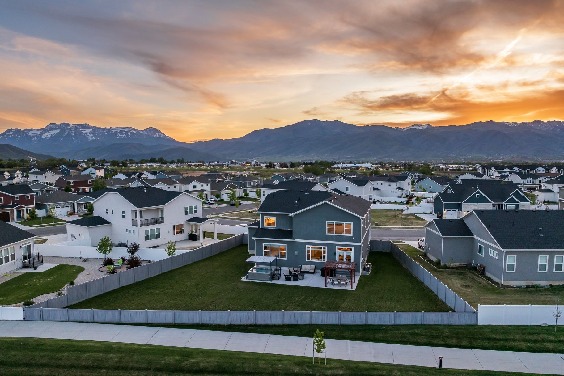  Fully Furnished Luxury Residence with Unmatched Finishes and Views - 物件實景