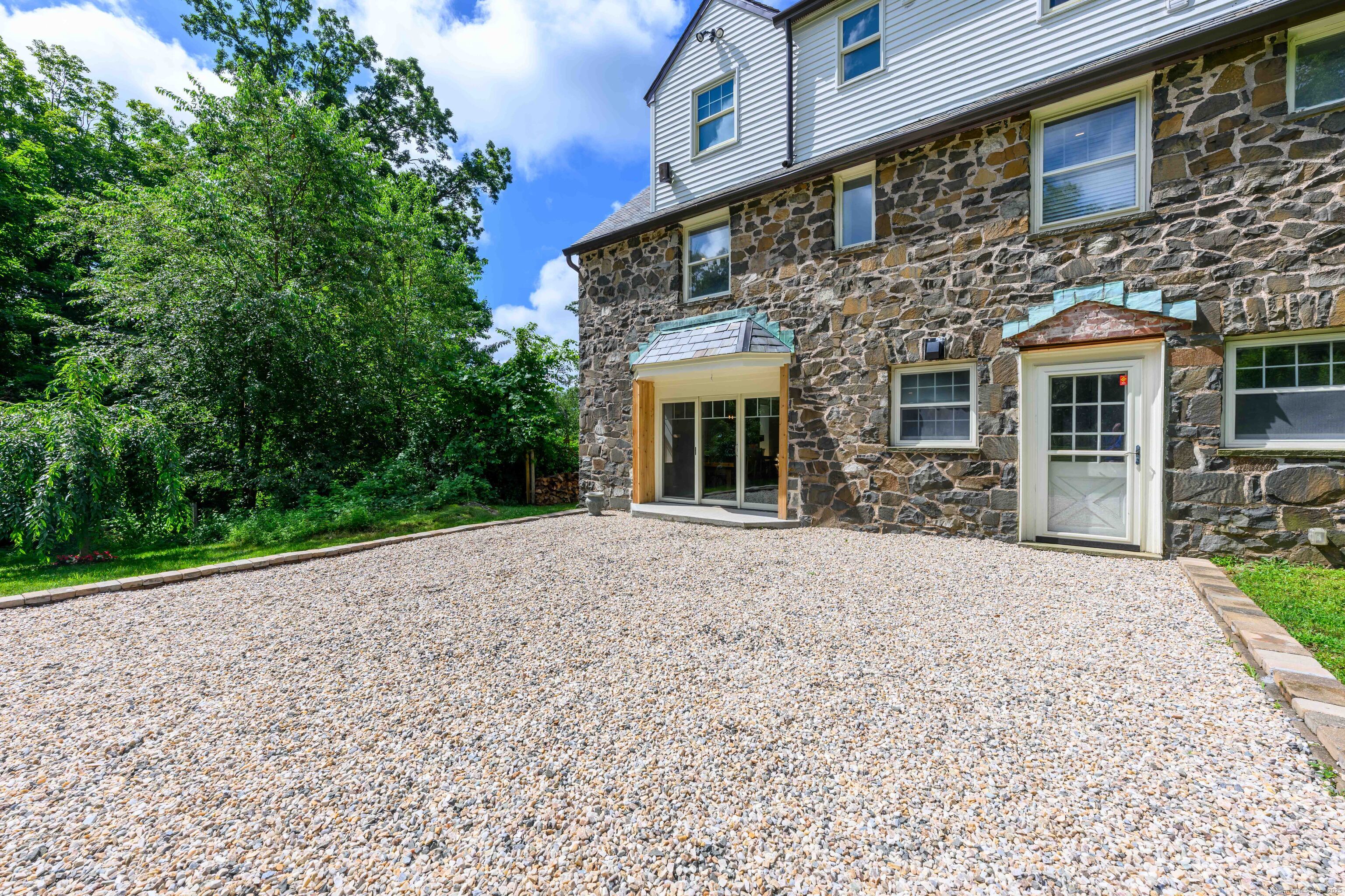 Bethany, Connecticut, 06524, United States, 4 Bedrooms Bedrooms, ,4 BathroomsBathrooms,Residential,For Sale,1911877