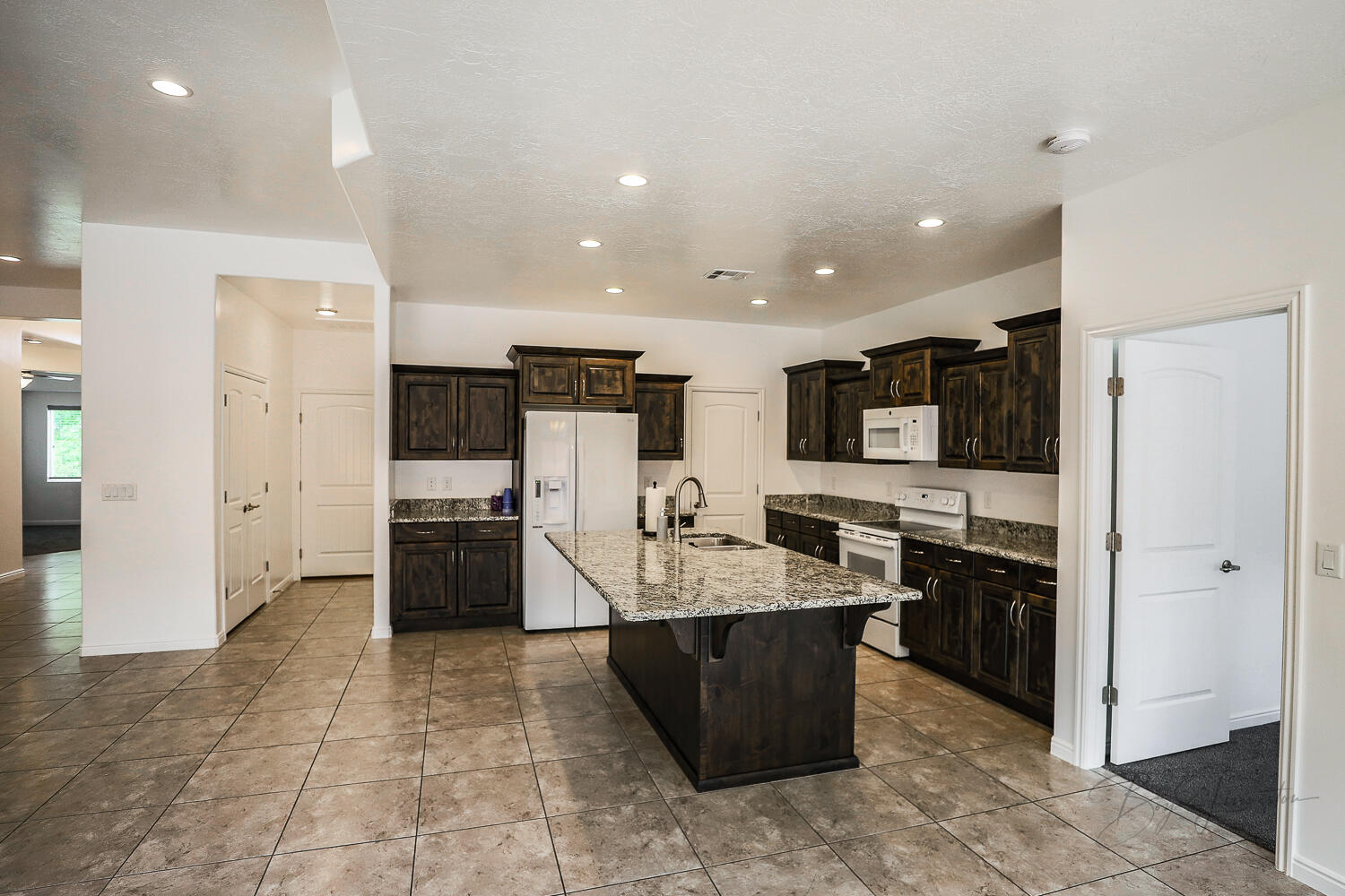 St George, Utah, 84790, United States, 3 Bedrooms Bedrooms, ,Residential,For Sale,1927103