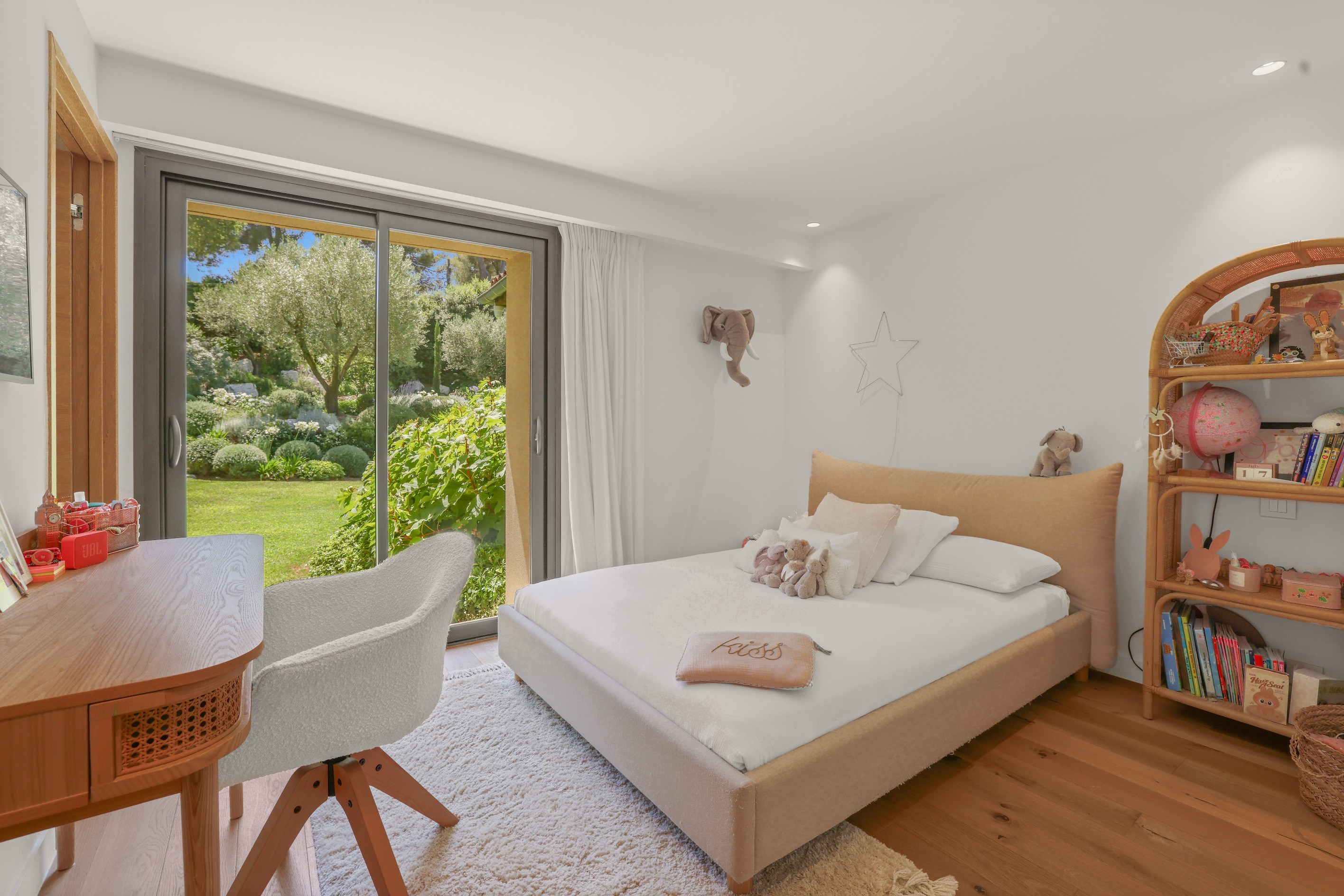  Le Cannet, luxury property for sale with landscaped gardens, heated swimming po… - 物件實景