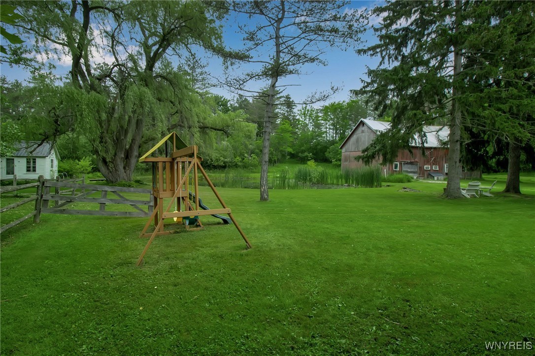 Aurora, New York, 14052, United States, 3 Bedrooms Bedrooms, ,3 BathroomsBathrooms,Residential,For Sale,1865001