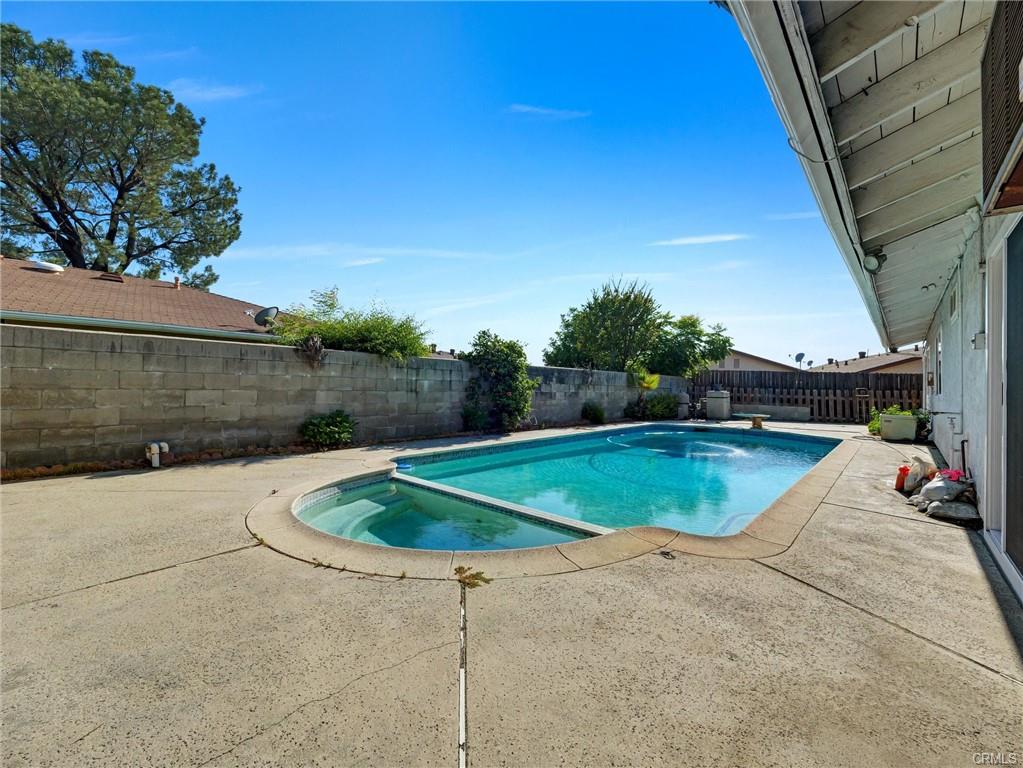 Glendora, California, 91740, United States, 3 Bedrooms Bedrooms, ,2 BathroomsBathrooms,Residential,For Sale,1886985