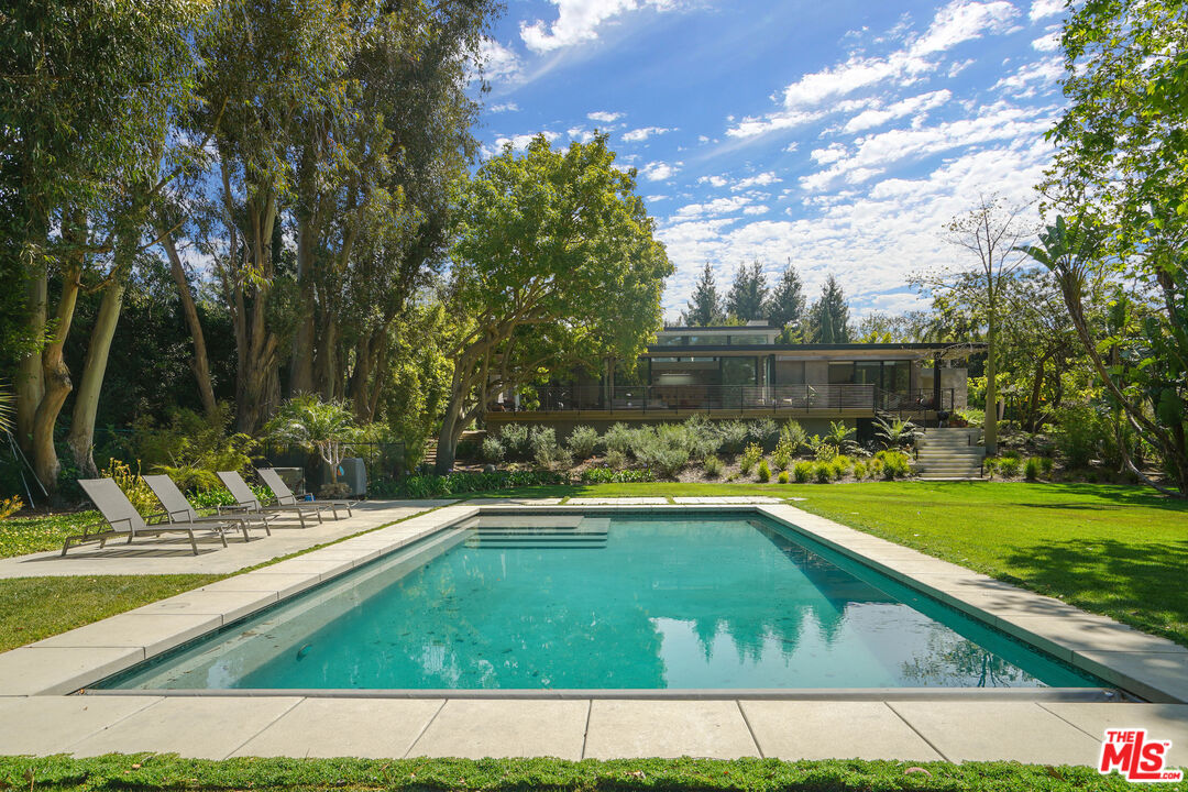 Malibu, California, 90265, United States, 4 Bedrooms Bedrooms, ,3 BathroomsBathrooms,Residential,For Sale,1917899