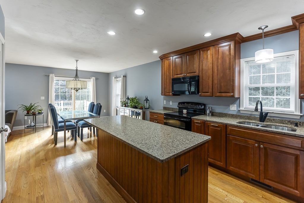 Duxbury, Massachusetts, 02332, United States, 3 Bedrooms Bedrooms, ,3 BathroomsBathrooms,Residential,For Sale,1940919