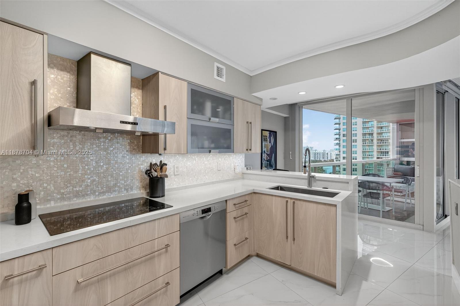 Aventura, Florida, 33180, United States, 2 Bedrooms Bedrooms, ,3 BathroomsBathrooms,Residential,For Sale,1947982