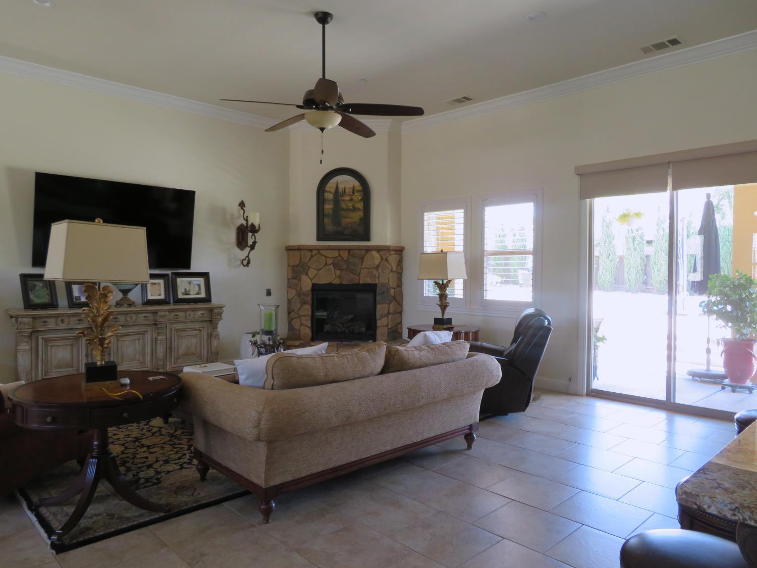 Oakdale, California, 95361, United States, 3 Bedrooms Bedrooms, ,4 BathroomsBathrooms,Residential,For Sale,1905843