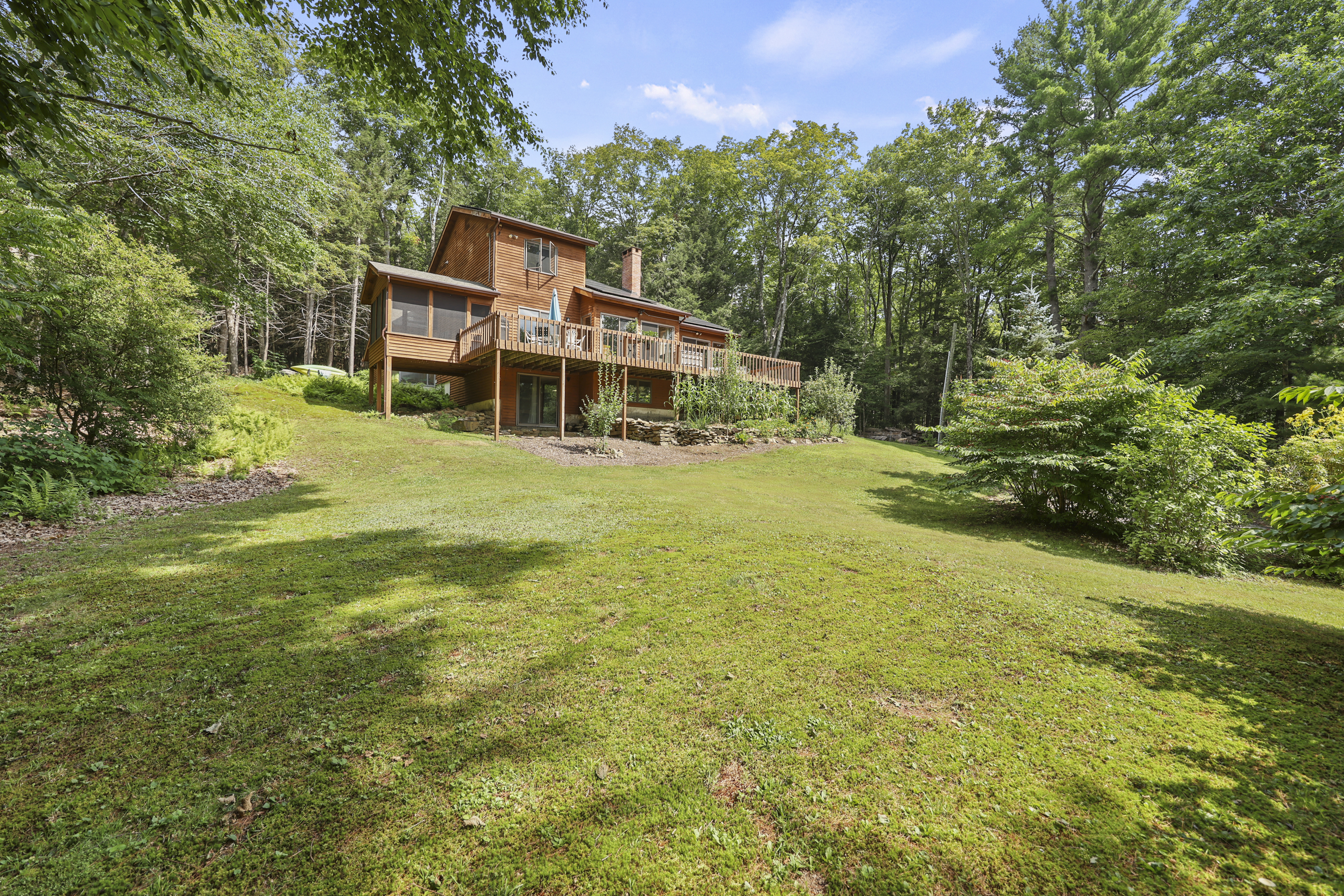  BUCOLIC COUNTRY SANCTUARY WITH MAJESTIC STONE FIREPLACE & DISTANT VIEWS - 物件實景