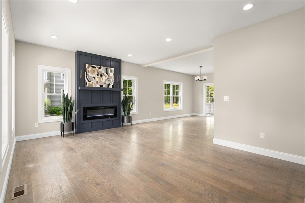East Longmeadow, Massachusetts, 01028, United States, 4 Bedrooms Bedrooms, ,3 BathroomsBathrooms,Residential,For Sale,1916810