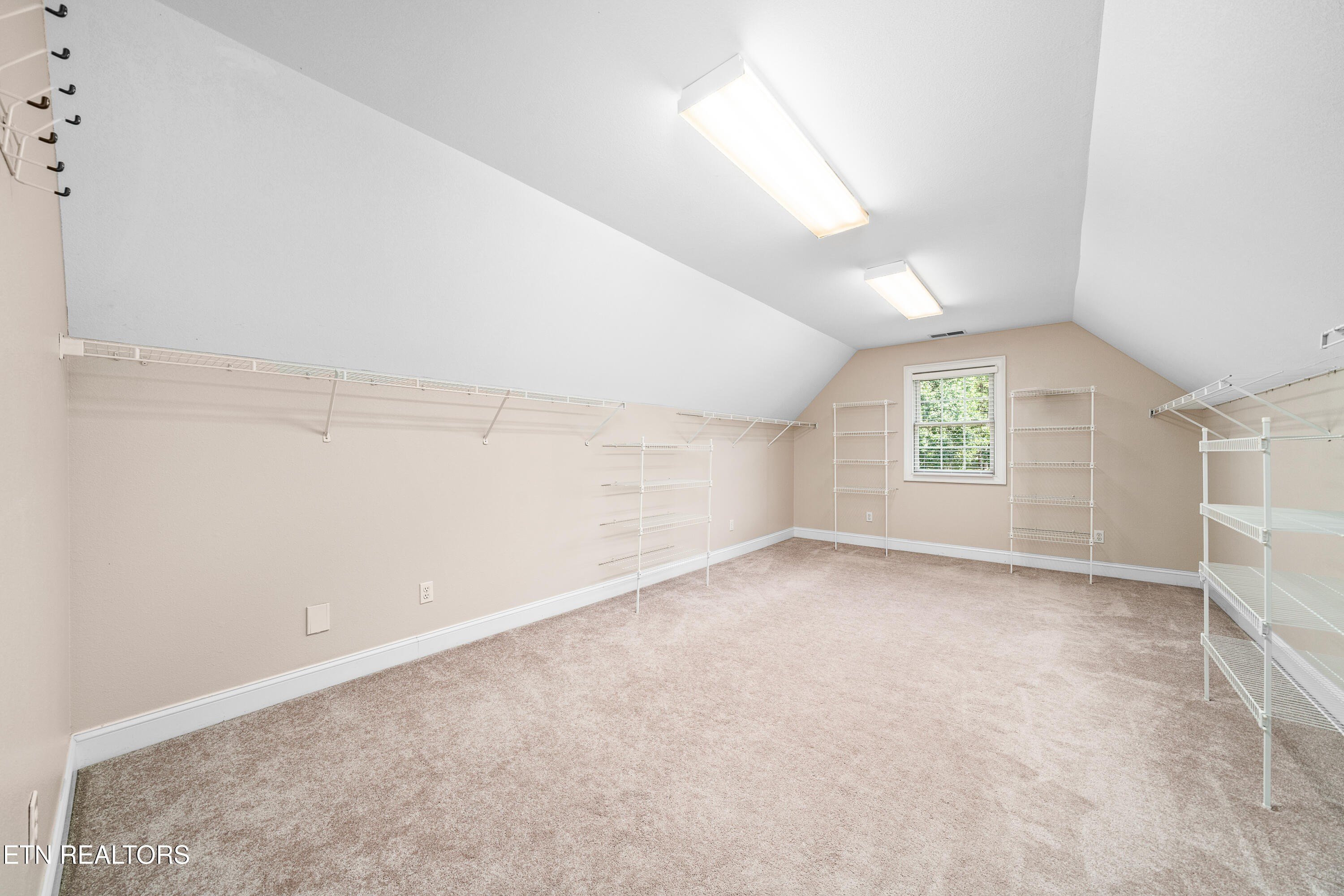 Crossville, Tennessee, 38555, United States, 5 Bedrooms Bedrooms, ,4 BathroomsBathrooms,Residential,For Sale,1990495