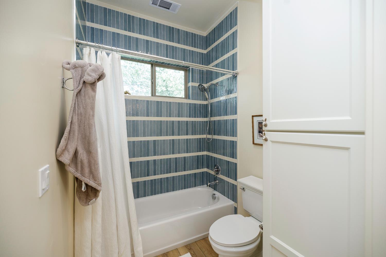 Modesto, California, 95357, United States, 4 Bedrooms Bedrooms, ,4 BathroomsBathrooms,Residential,For Sale,1976586