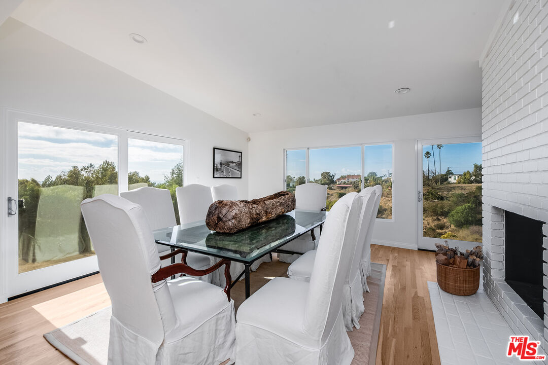 Malibu, California, 90265, United States, 3 Bedrooms Bedrooms, ,2 BathroomsBathrooms,Residential,For Sale,1868514