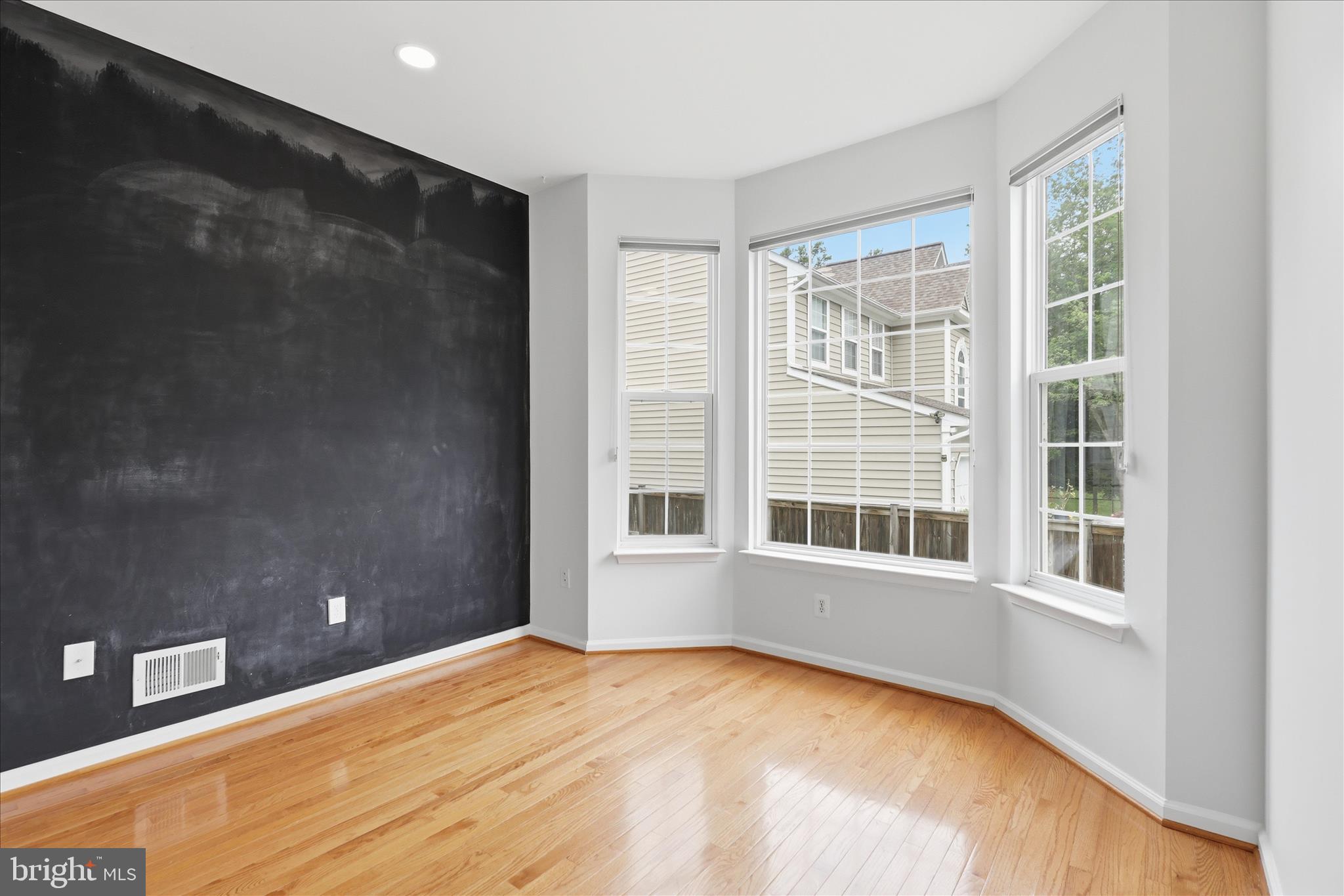 Woodbridge, Virginia, 22193, United States, 4 Bedrooms Bedrooms, ,4 BathroomsBathrooms,Residential,For Sale,2048672