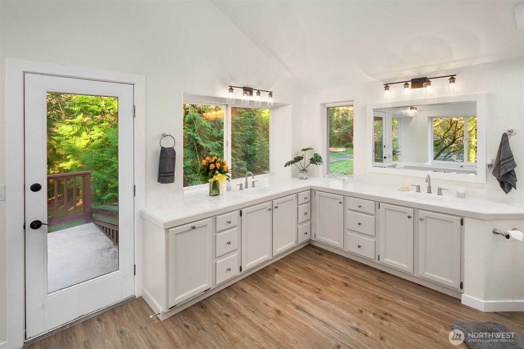 North Bend, Washington, 98045, United States, 3 Bedrooms Bedrooms, ,2 BathroomsBathrooms,Residential,For Sale,1989683