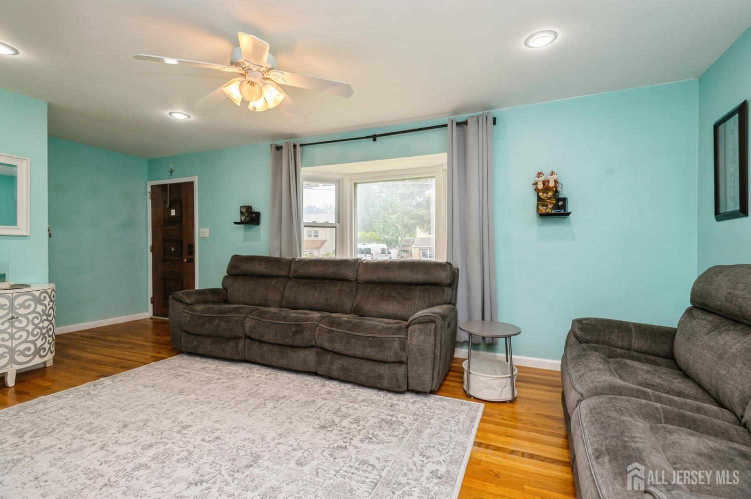 Spotswood, New Jersey, 08884, United States, 3 Bedrooms Bedrooms, ,2 BathroomsBathrooms,Residential,For Sale,1856580