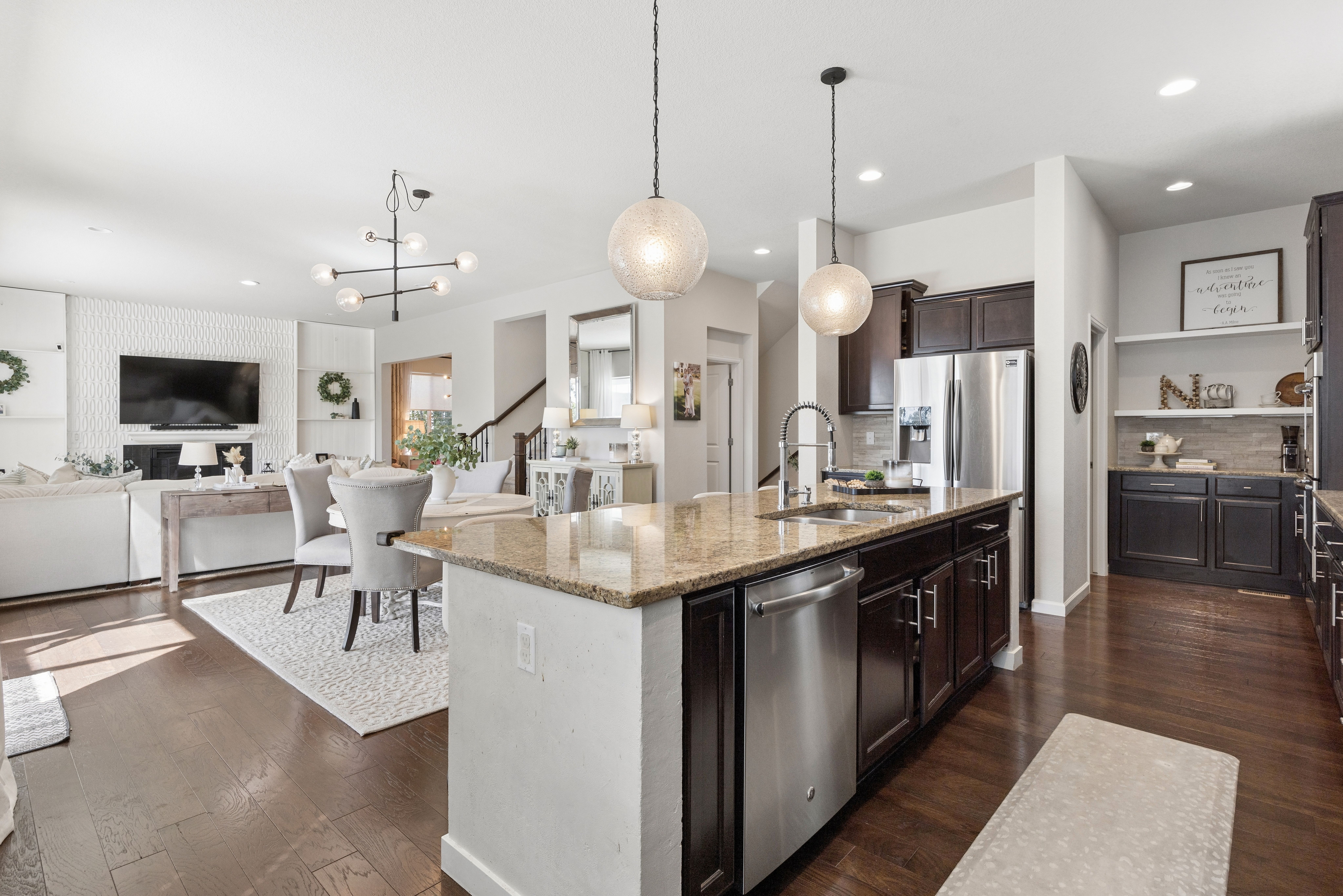  A beautifully appointed two-story home in the desirable Blackstone Country Club. - 物件實景
