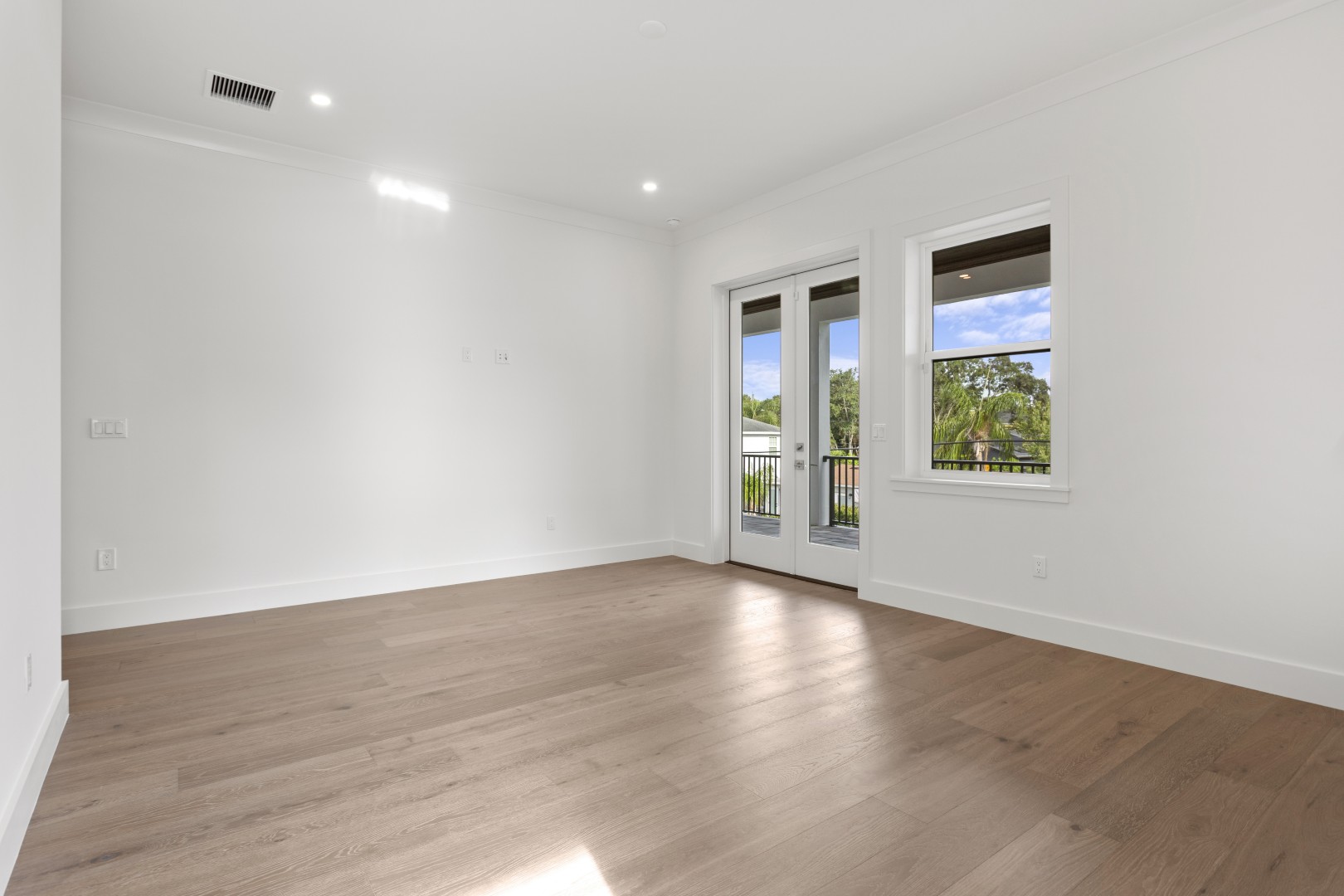 Tampa, Florida, 33611, United States, 6 Bedrooms Bedrooms, ,6 BathroomsBathrooms,Residential,For Sale,1981634