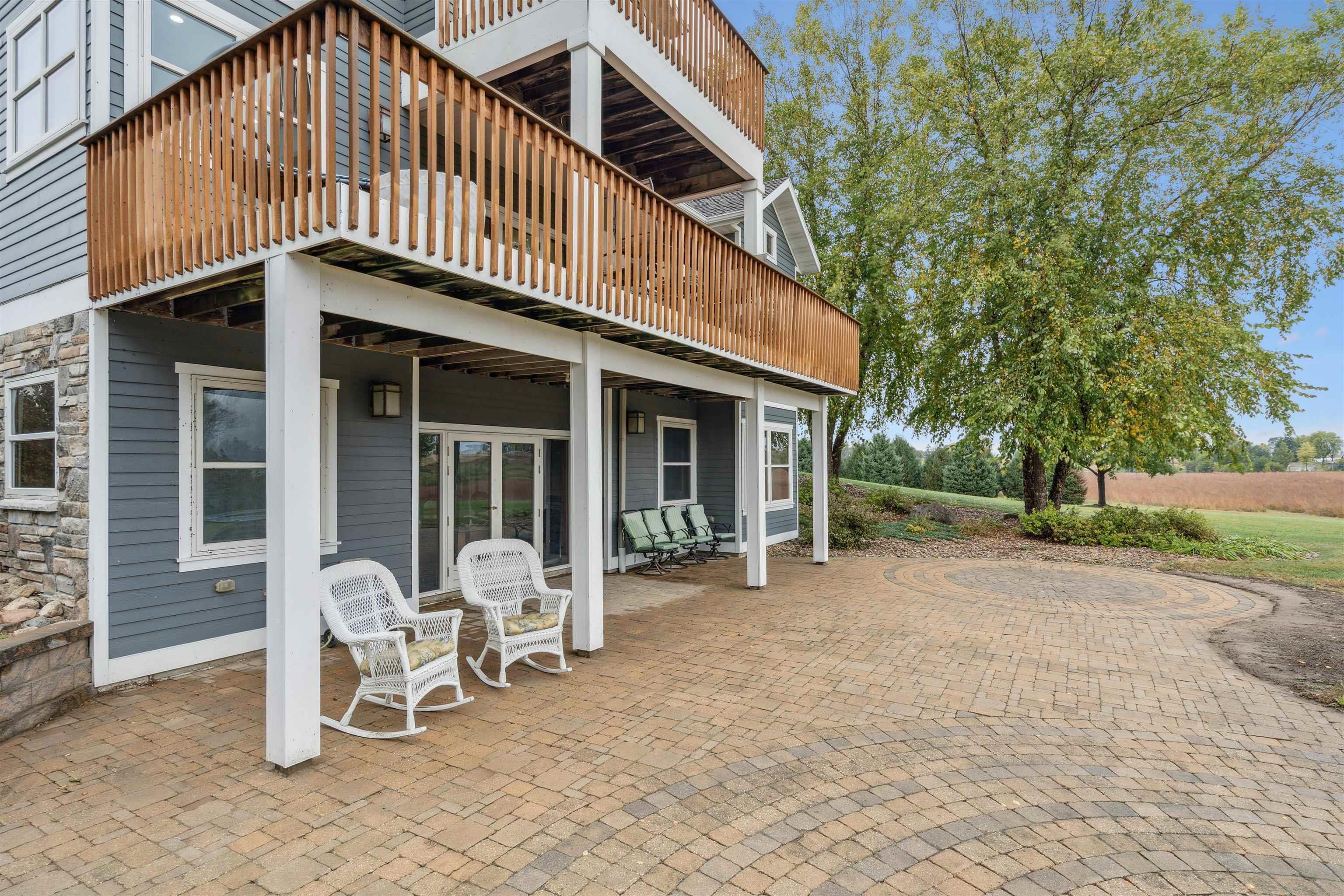 Waverly, Iowa, 50677, United States, 4 Bedrooms Bedrooms, ,4 BathroomsBathrooms,Residential,For Sale,1974808